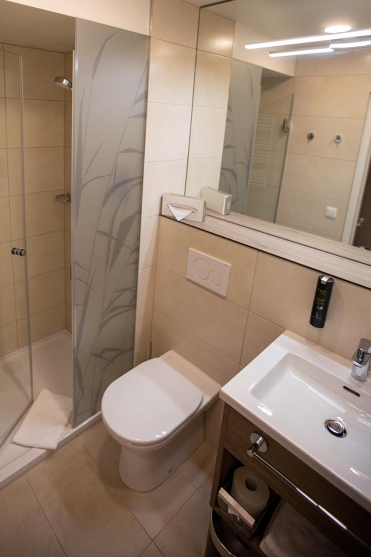 Double or Twin Room - Photo 2