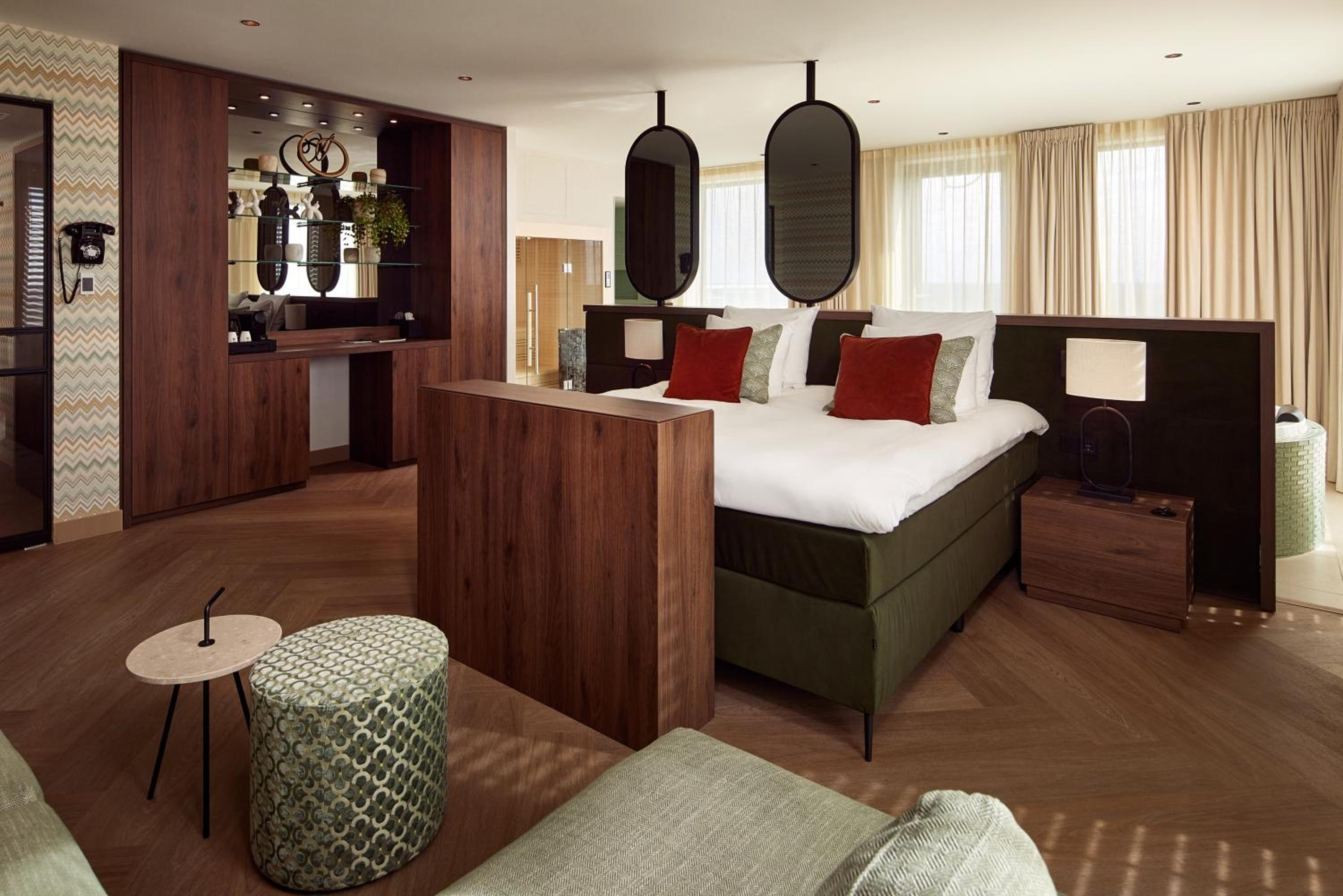 Suite with Hot Tub