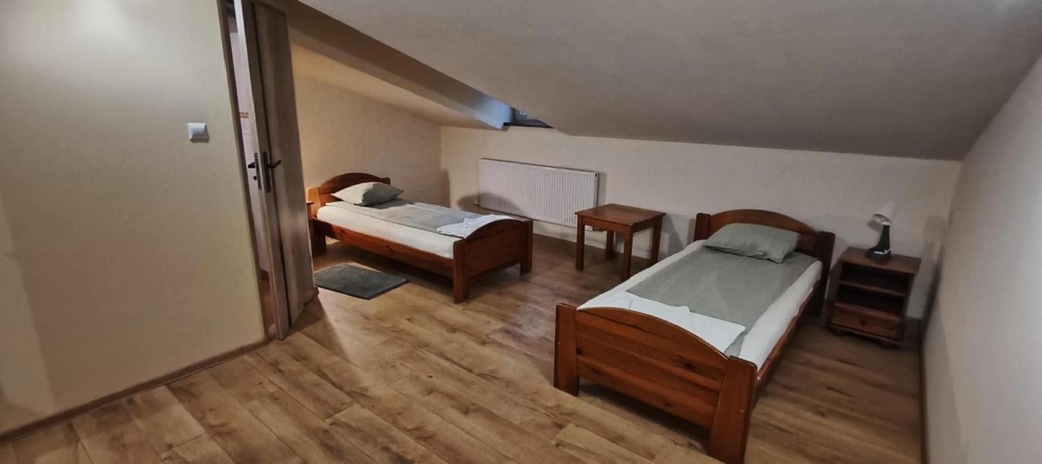 Economy Twin Room photo 2