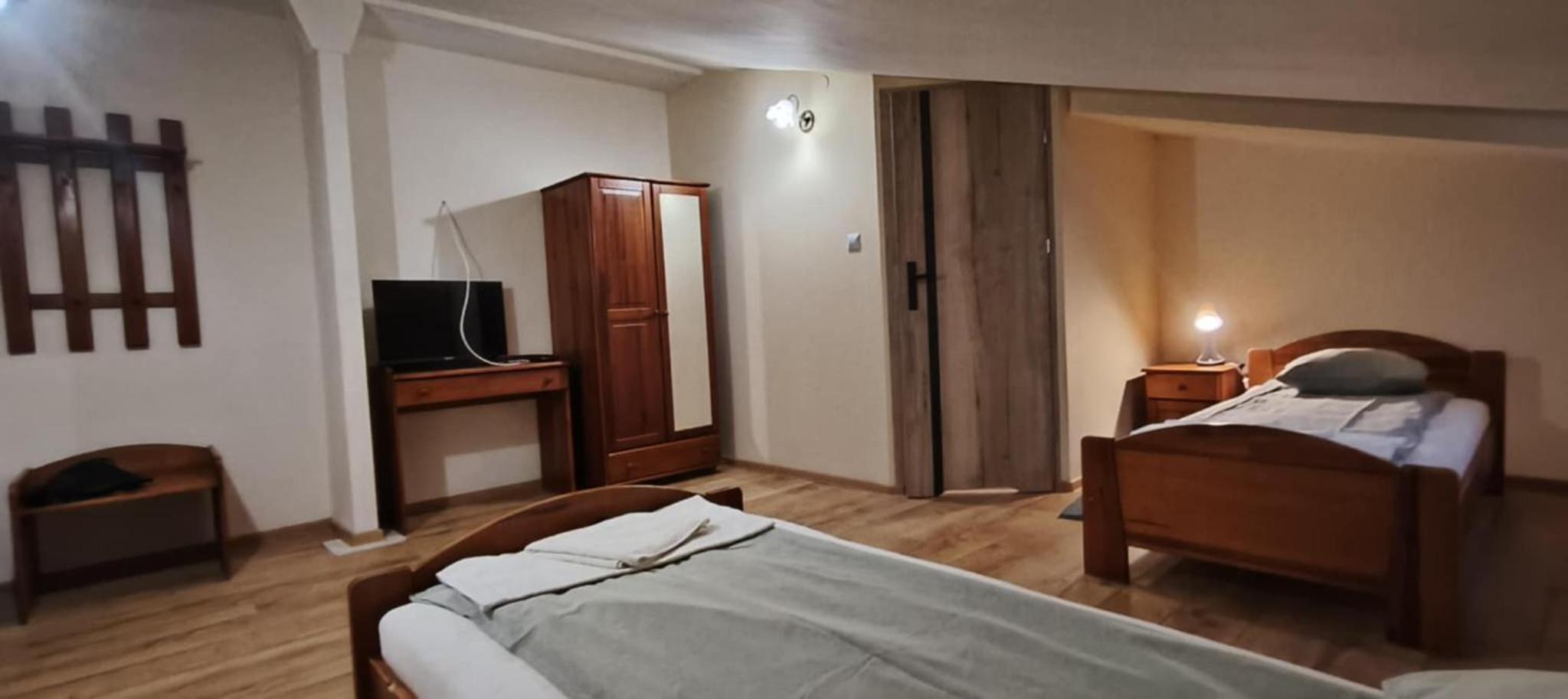 Economy Twin Room photo 1