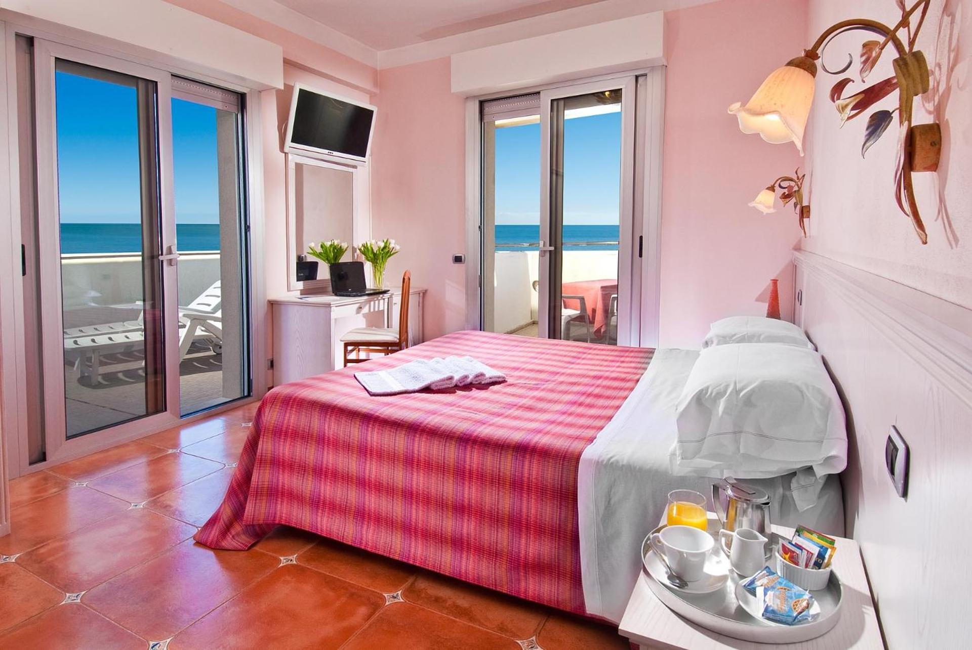 Double or Twin Room with Sea View