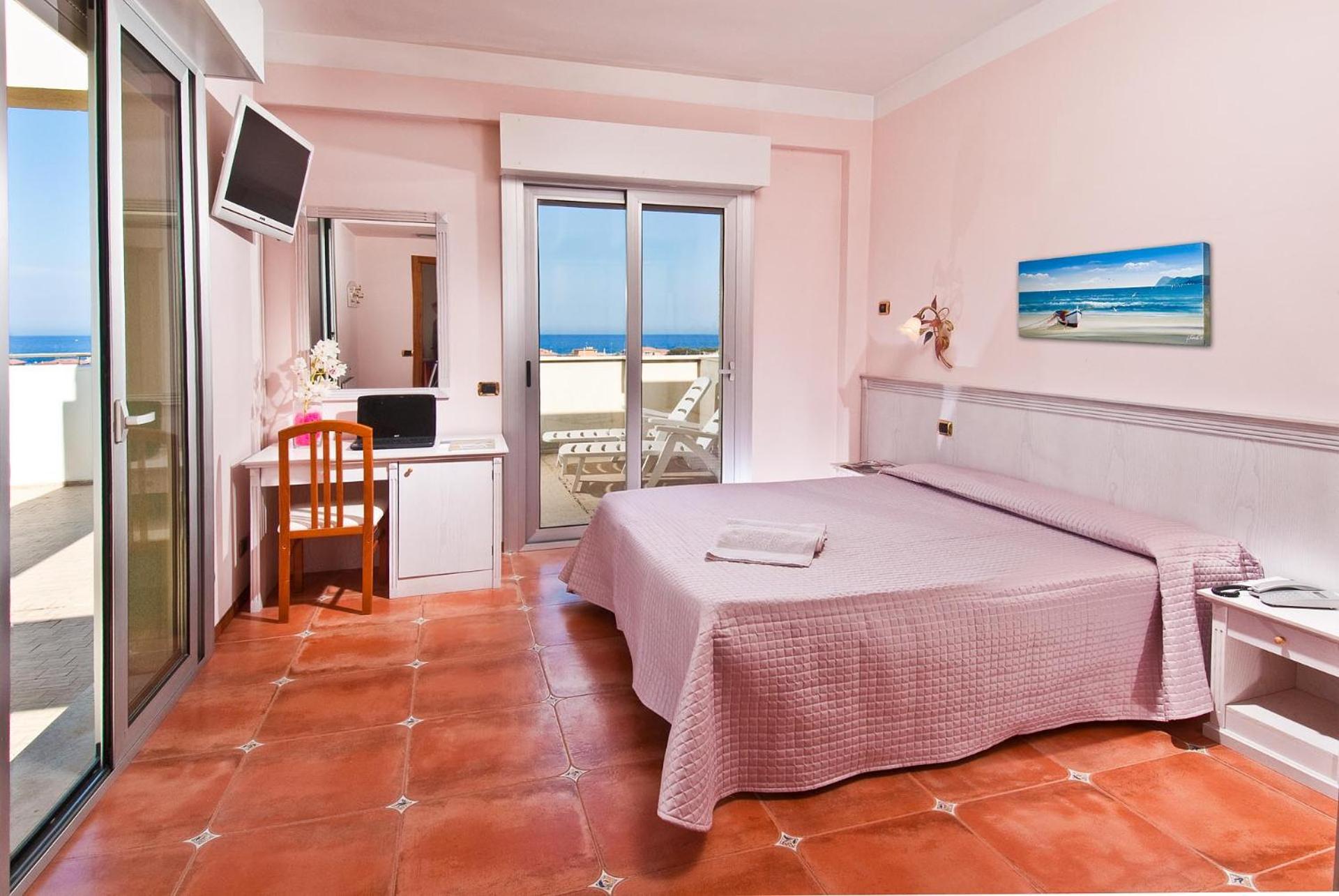 Quadruple Room with Sea View