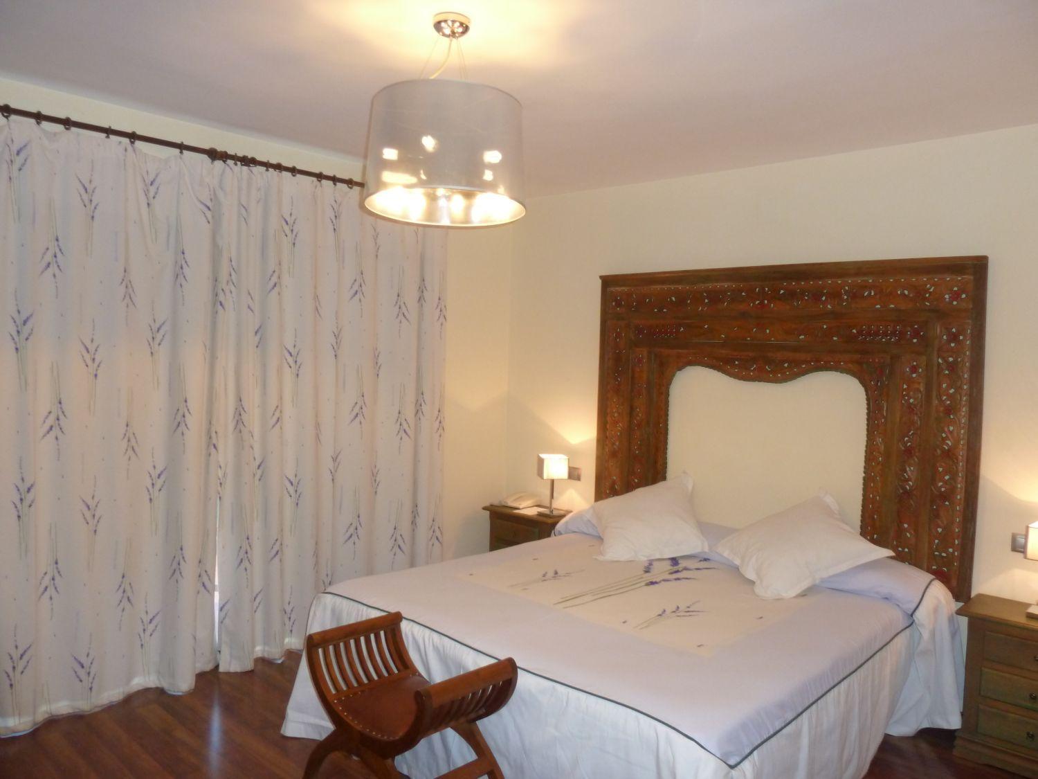 Standard Room with Queen Bed