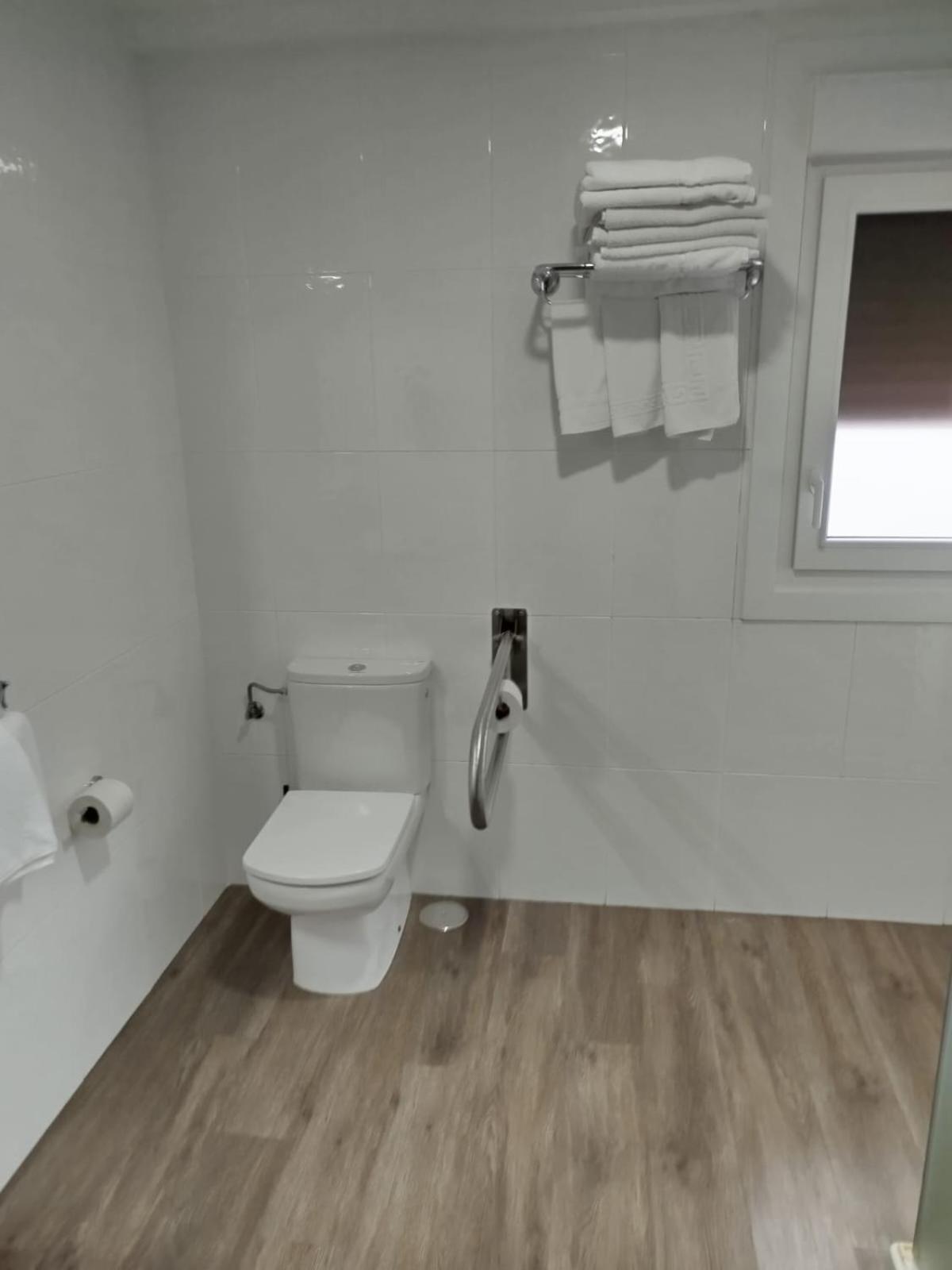 Family Room (3 Adults) - Photo 3