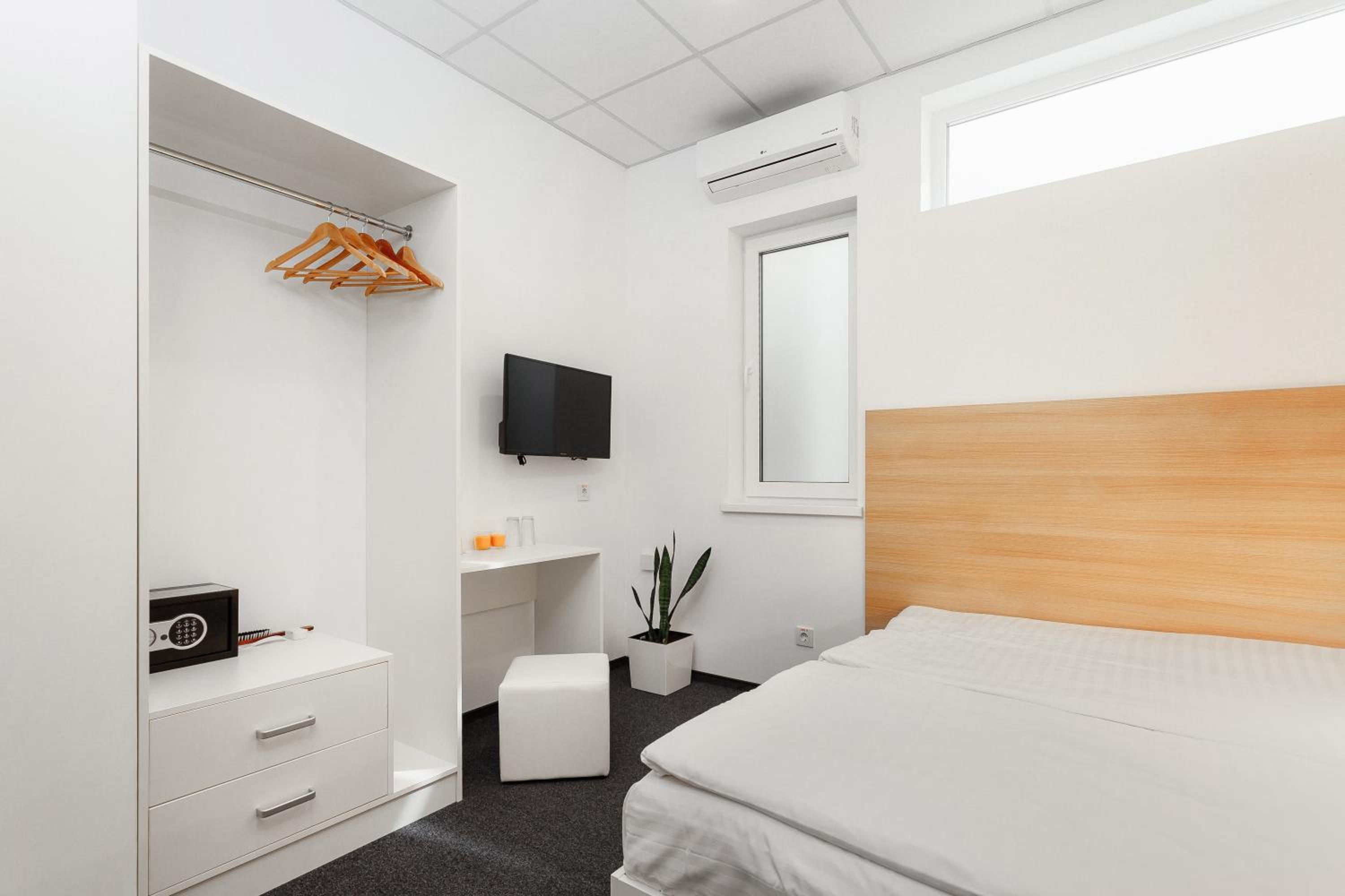 Economy Double or Twin Room photo 1