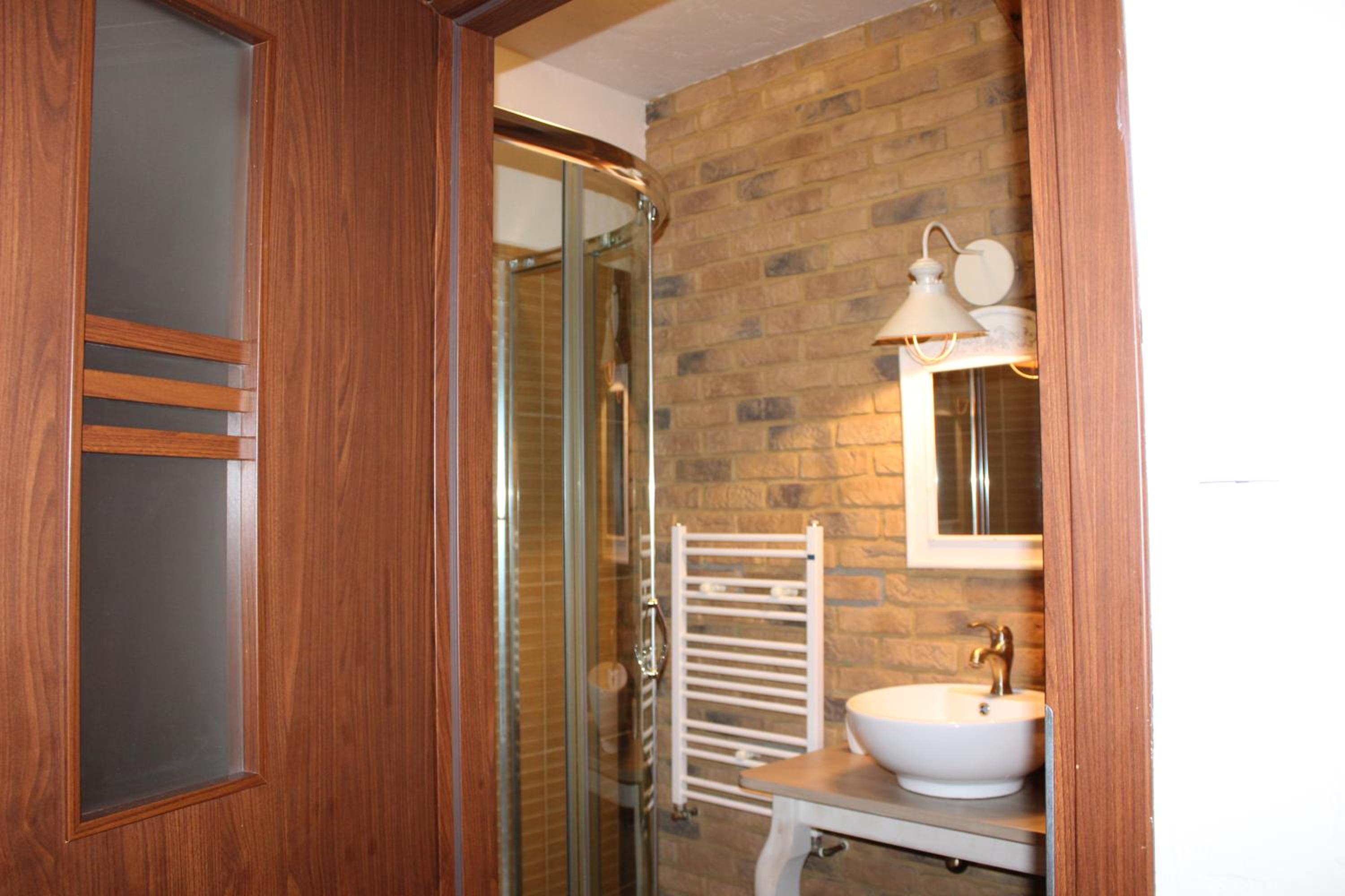 Basic Double Room - Photo 9
