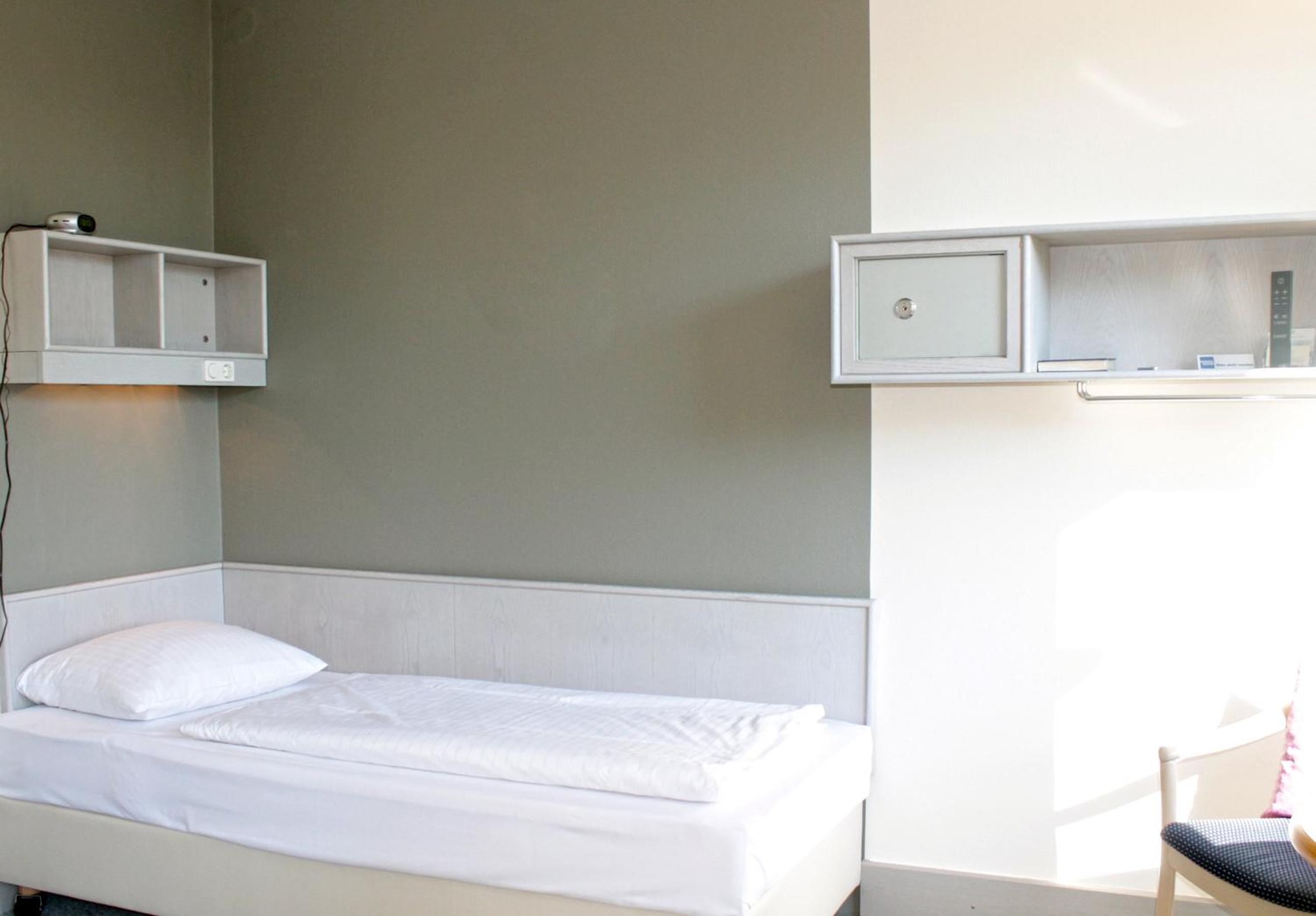 Economy Twin Room photo 2