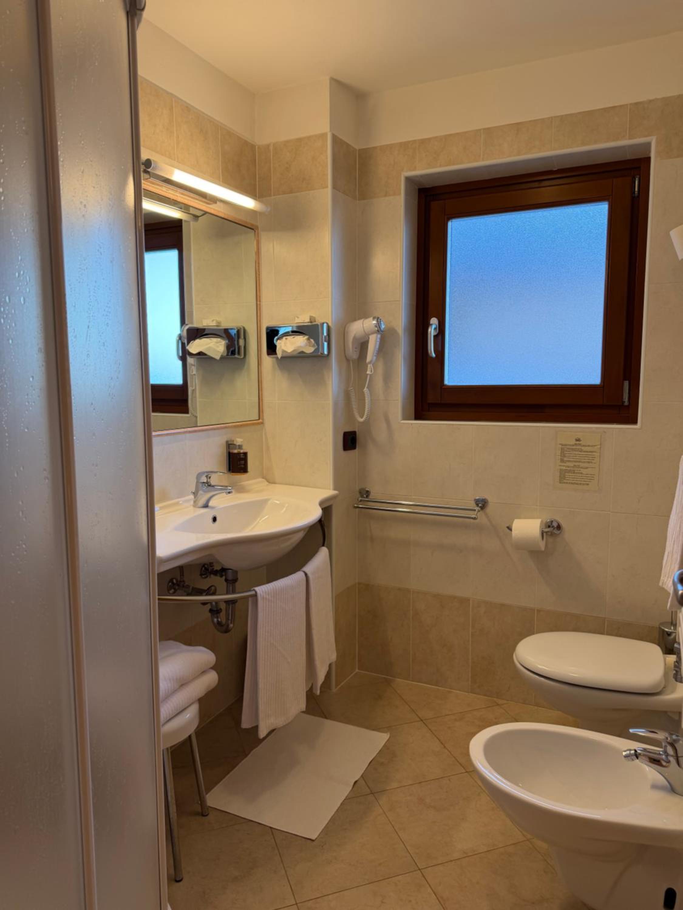 Standard Double or Twin Room with Balcony photo 3