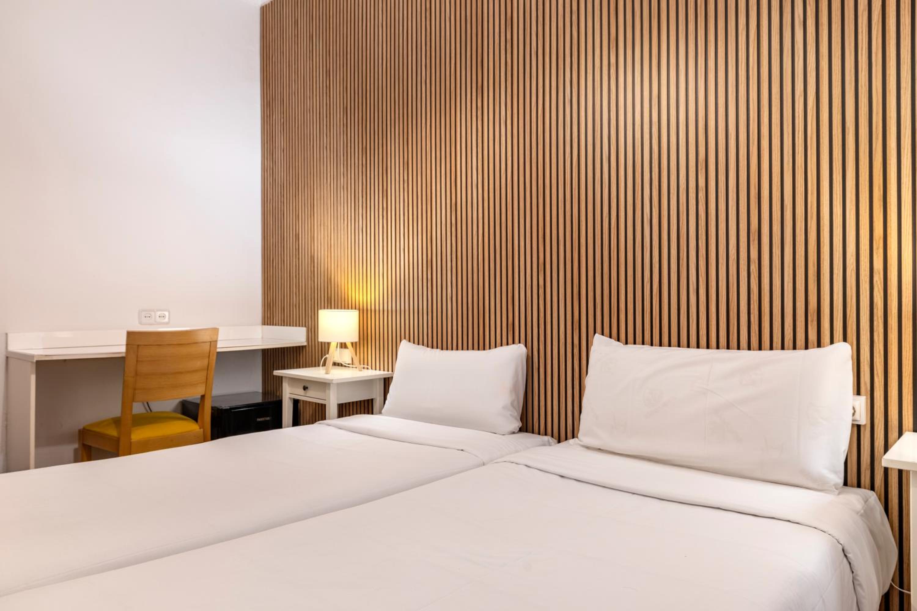 Double Room - Photo 2