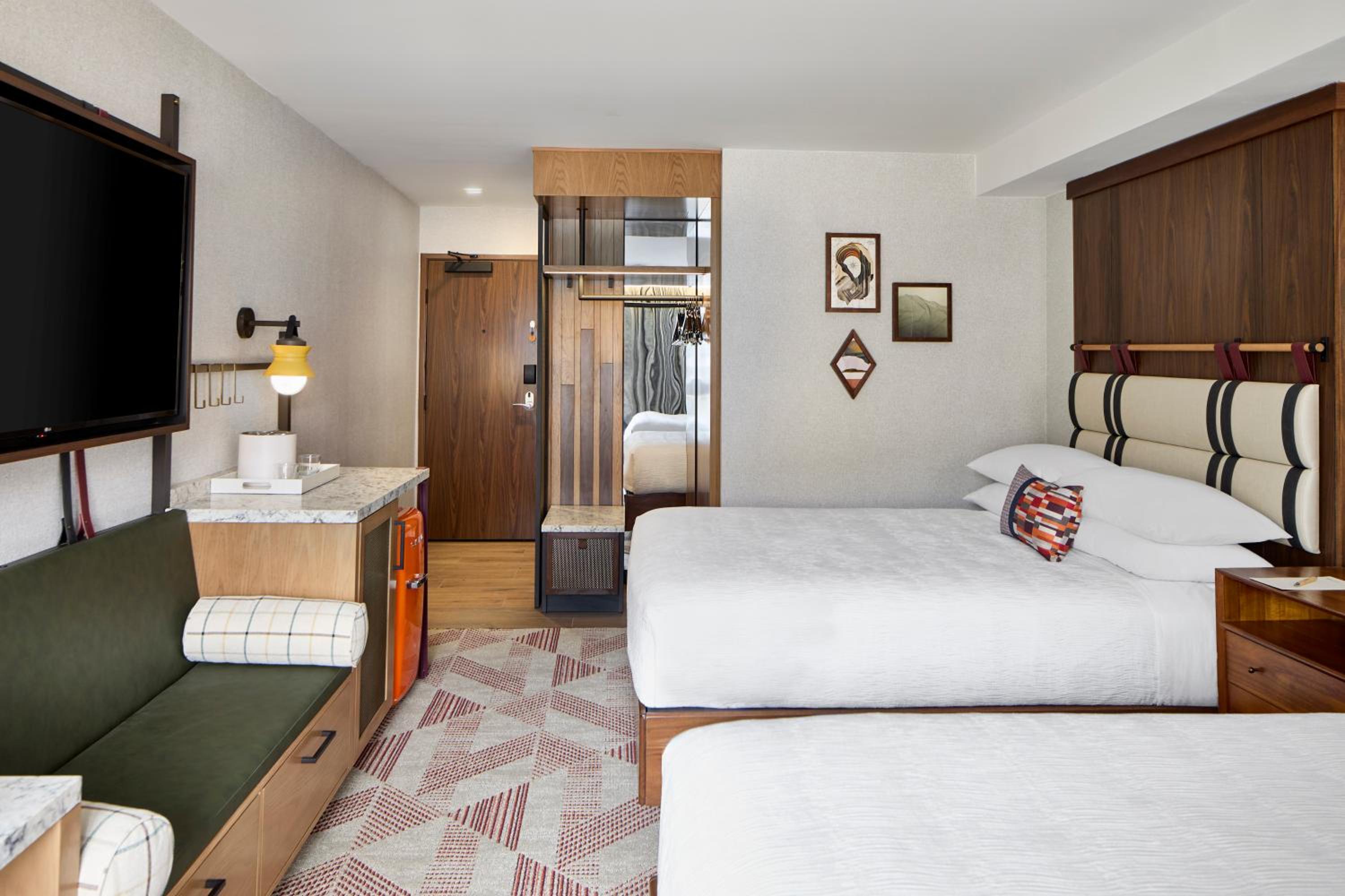 Queen Room with Two Queen Beds - Photo 6