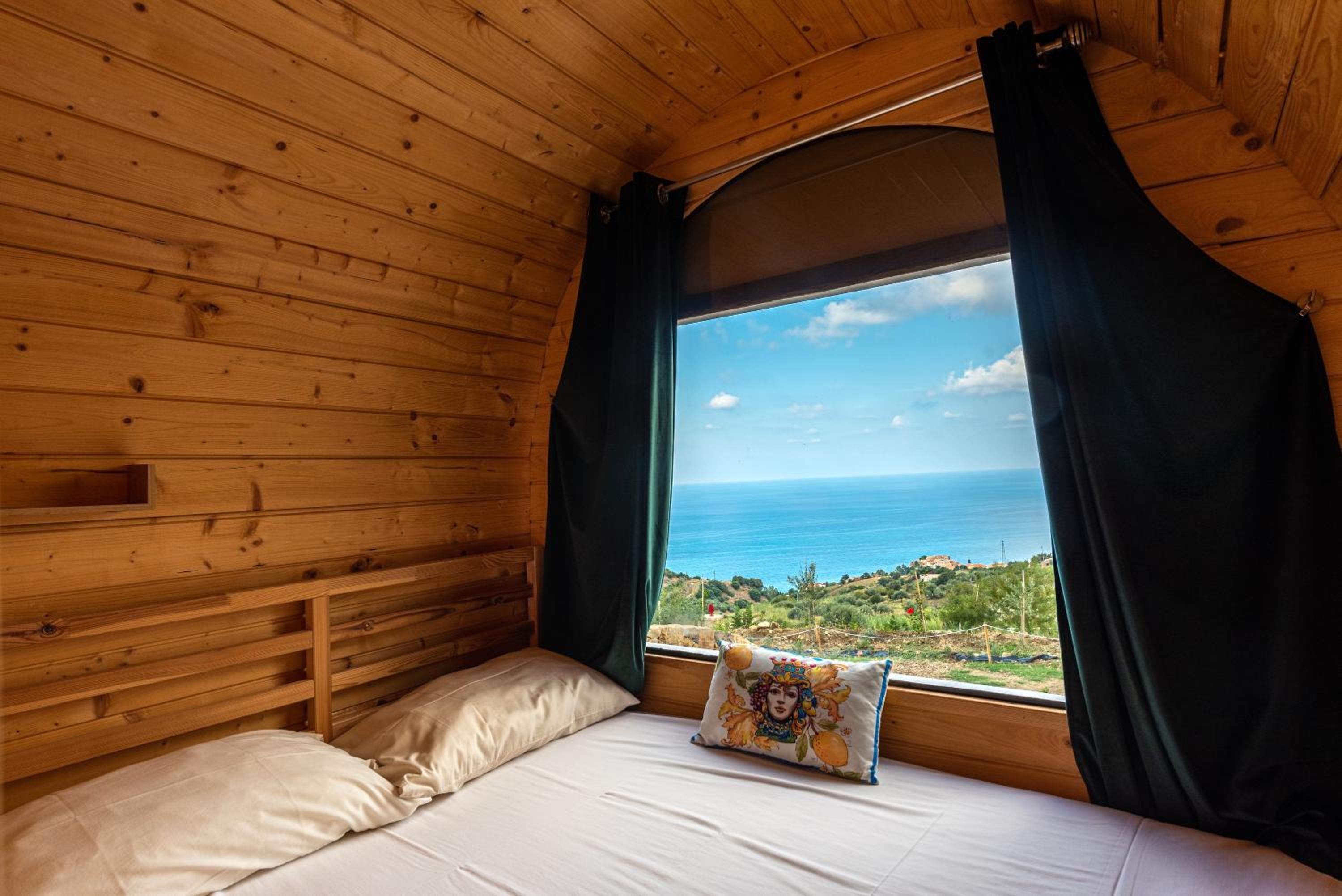 Deluxe Bungalow with Sea View photo 3
