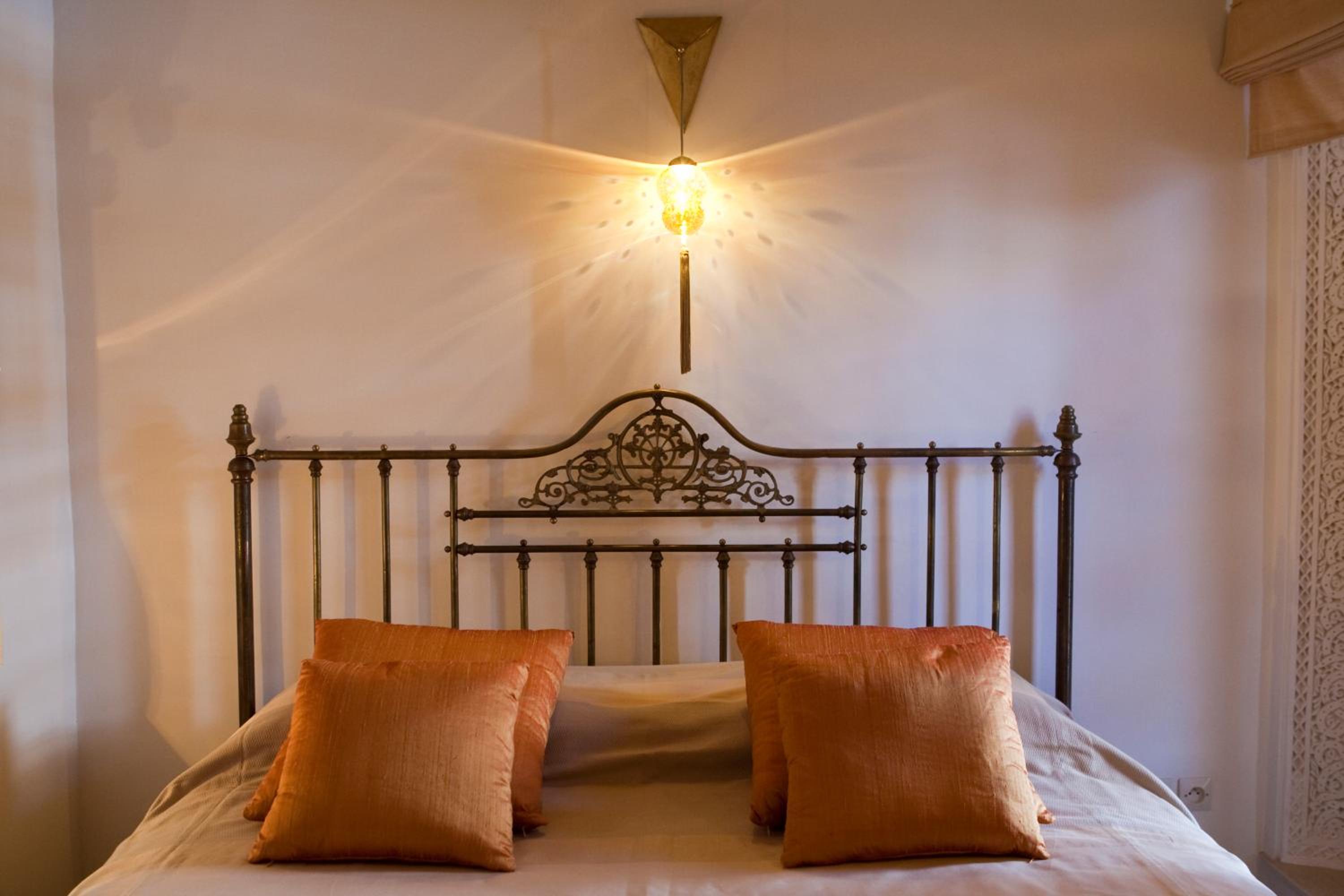 Junior Suite with Balcony - Photo 8