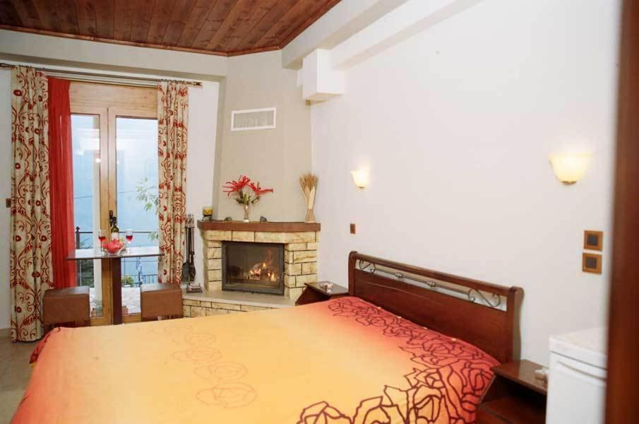 Double Room with Lake View - Photo 7
