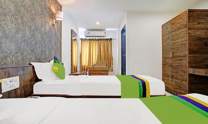 Double or Twin Room photo 3