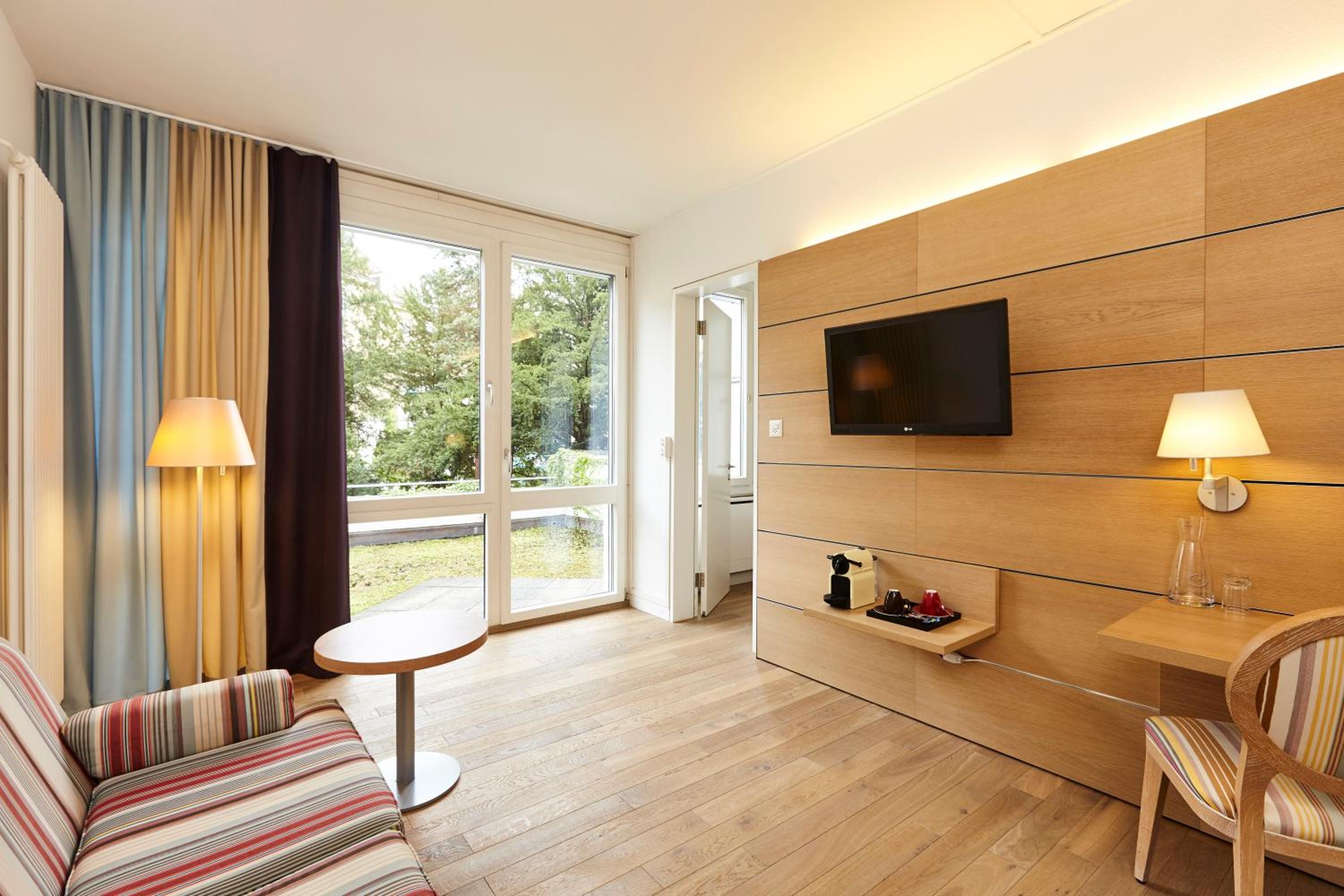 Charming Mini Suite - Photo 4