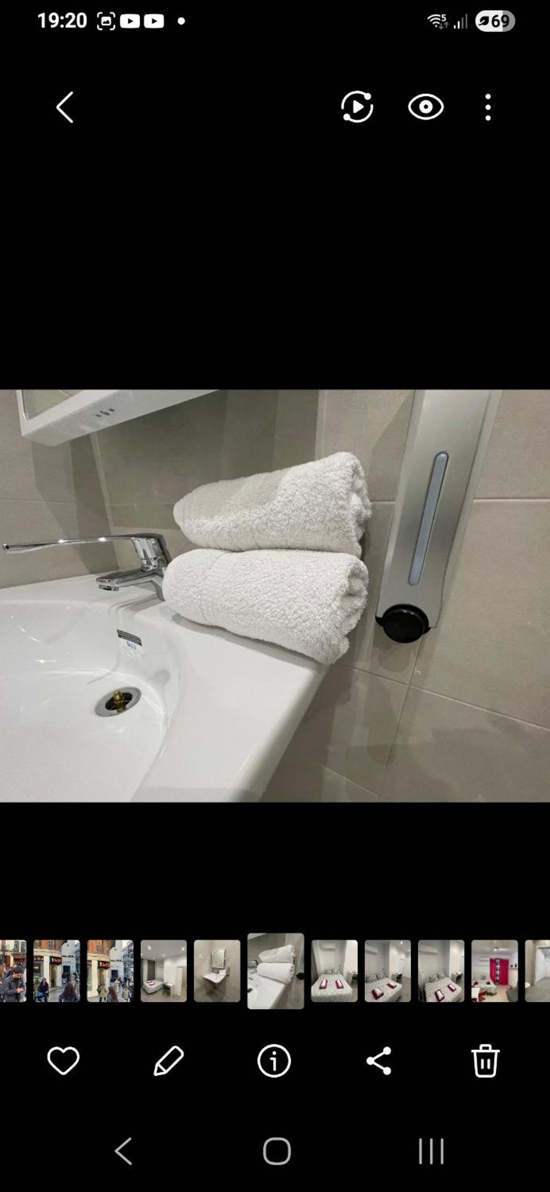 Queen Room - Disability Access photo 3