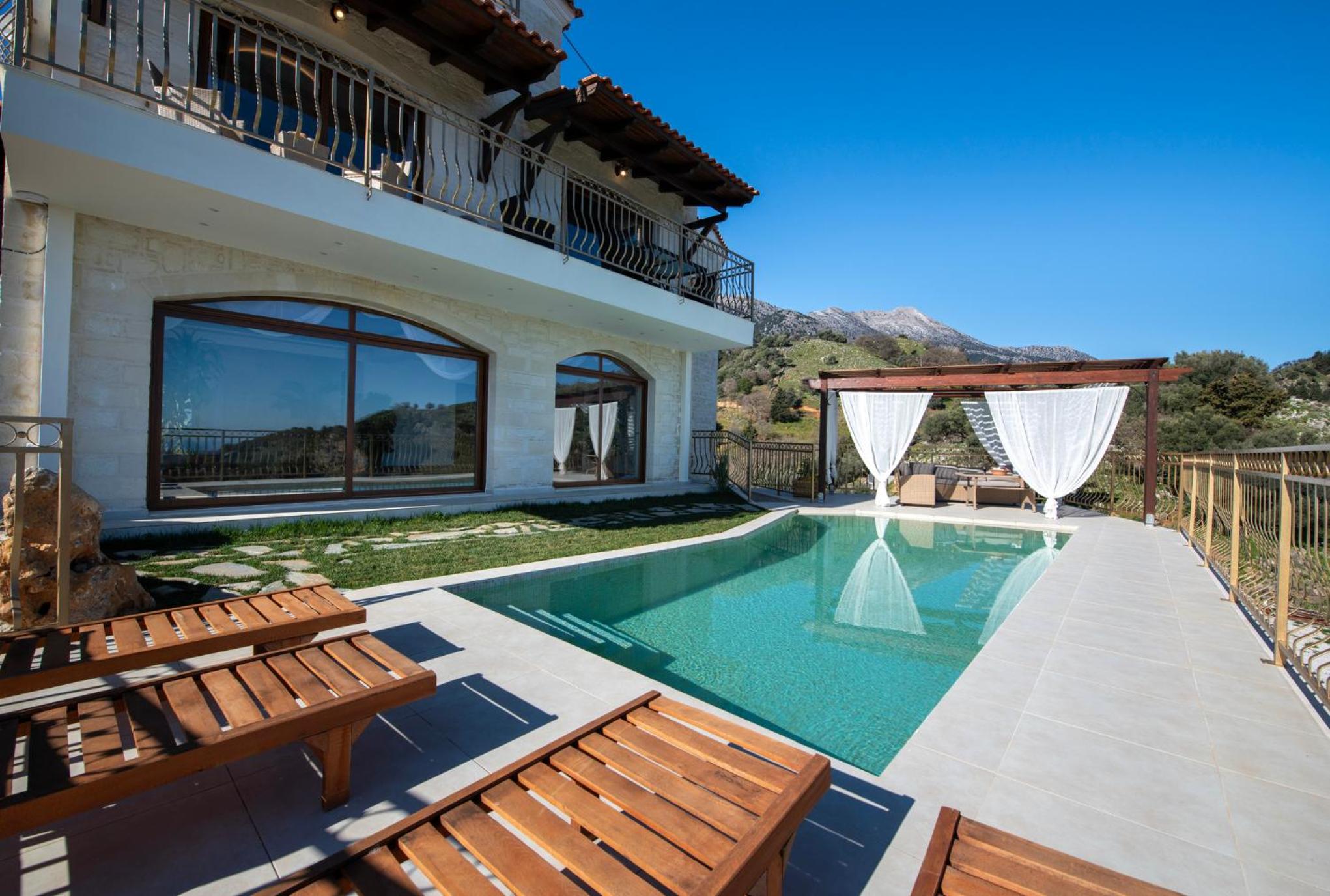Three-Bedroom Villa photo 2