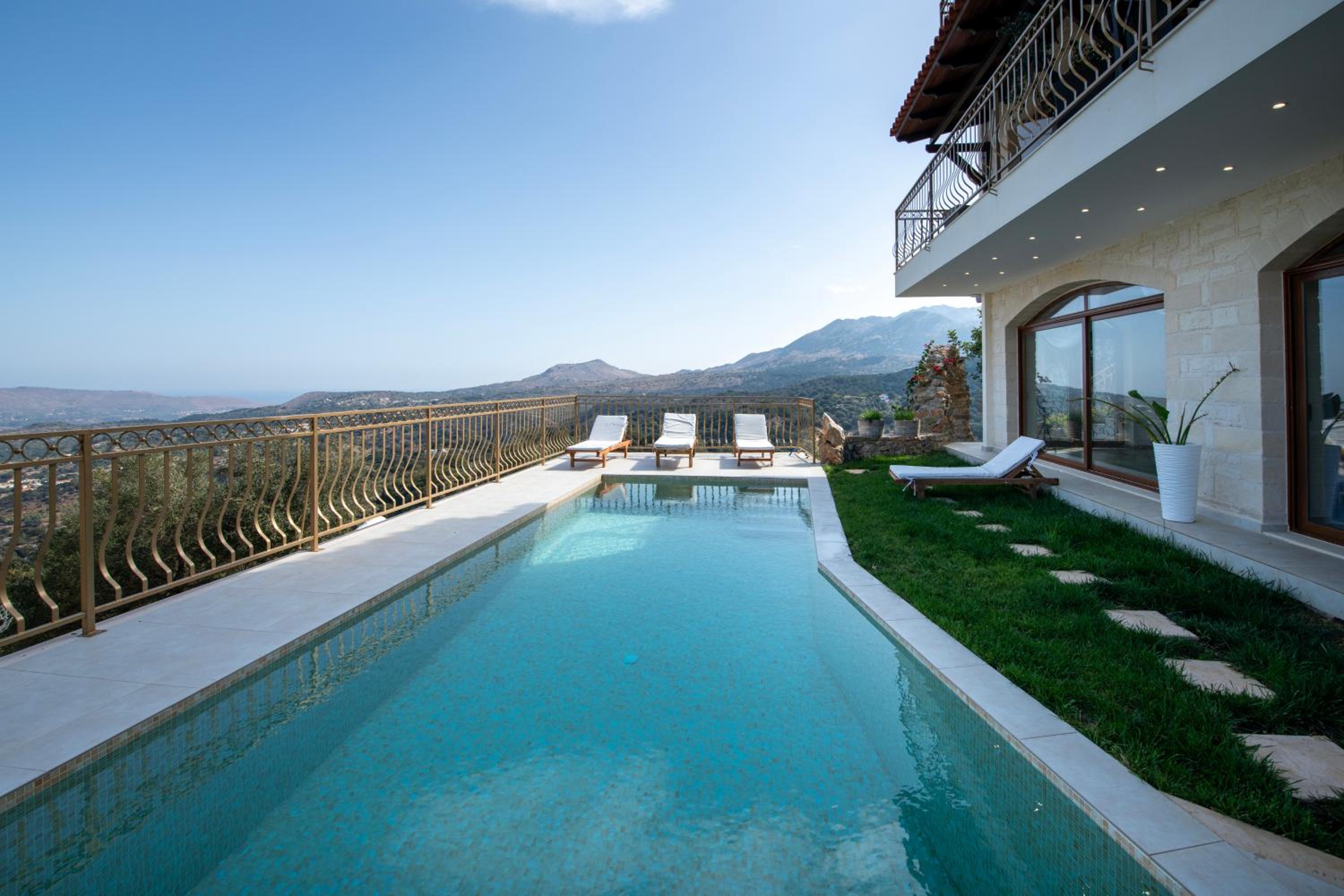 Three-Bedroom Villa photo 1