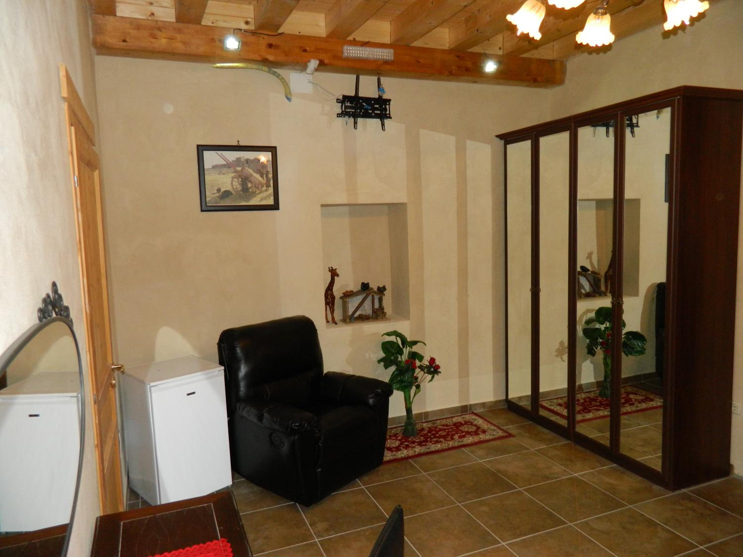 Deluxe Double Room (2 Adults + 1 Child)