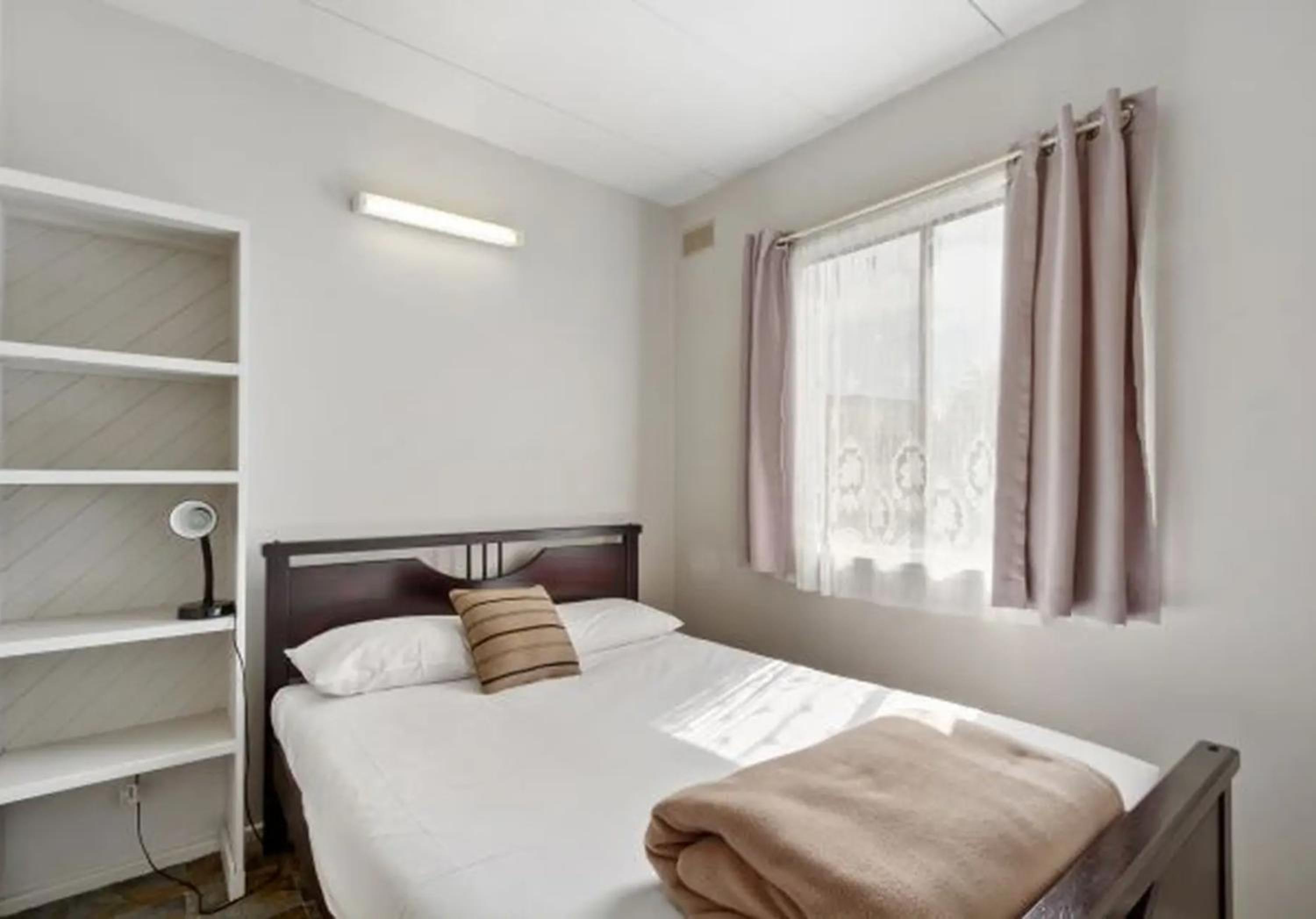 Standard Three-Bedroom Cabin photo 3