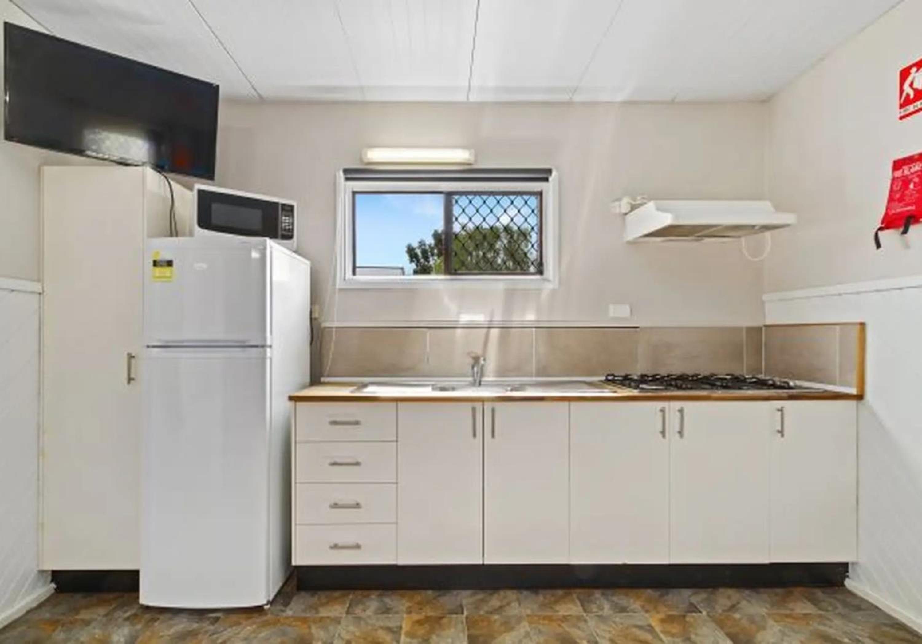 Standard Three-Bedroom Cabin photo 2