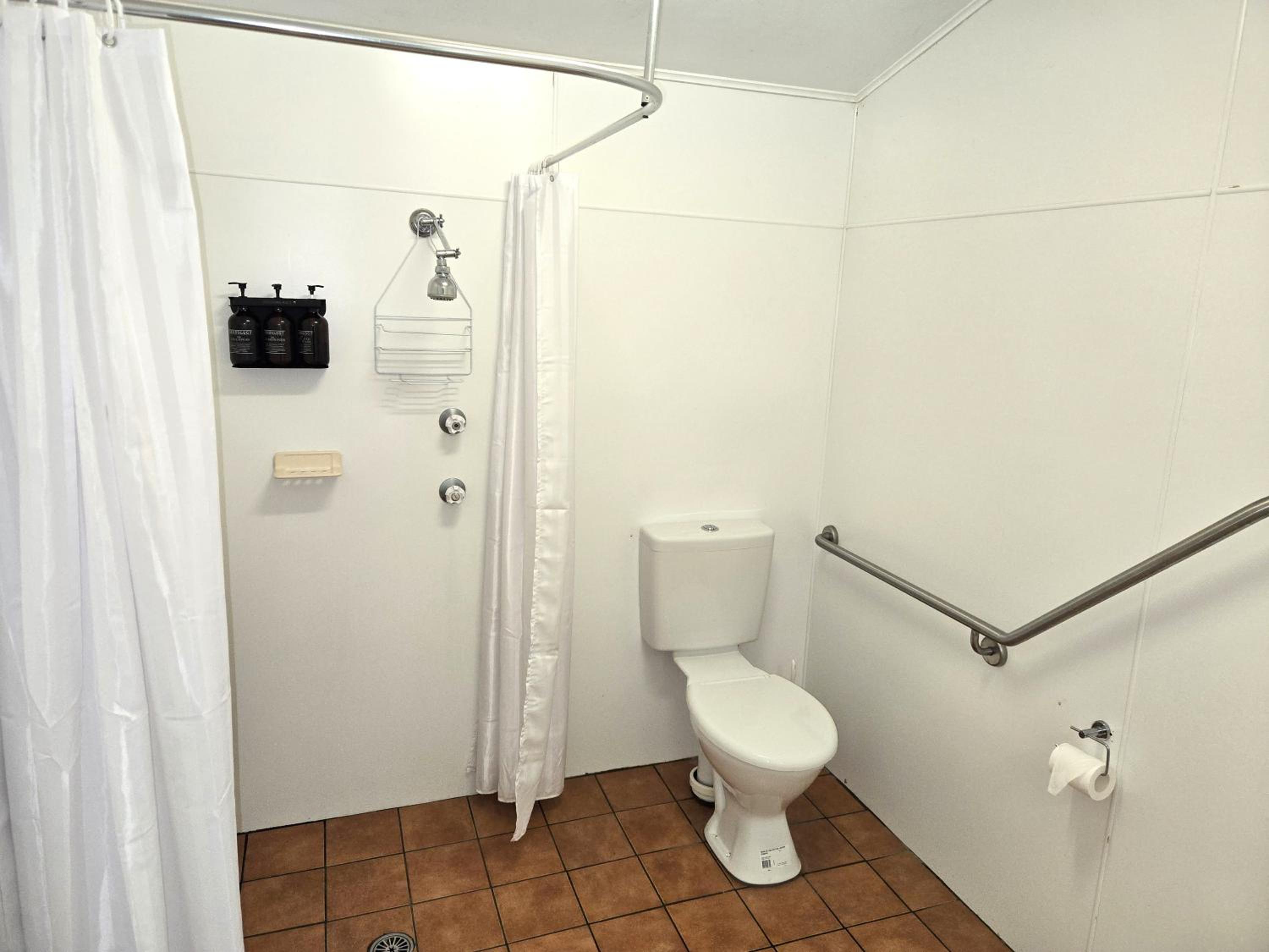 Economy One-Bedroom Cabin - Pet Friendly photo 3