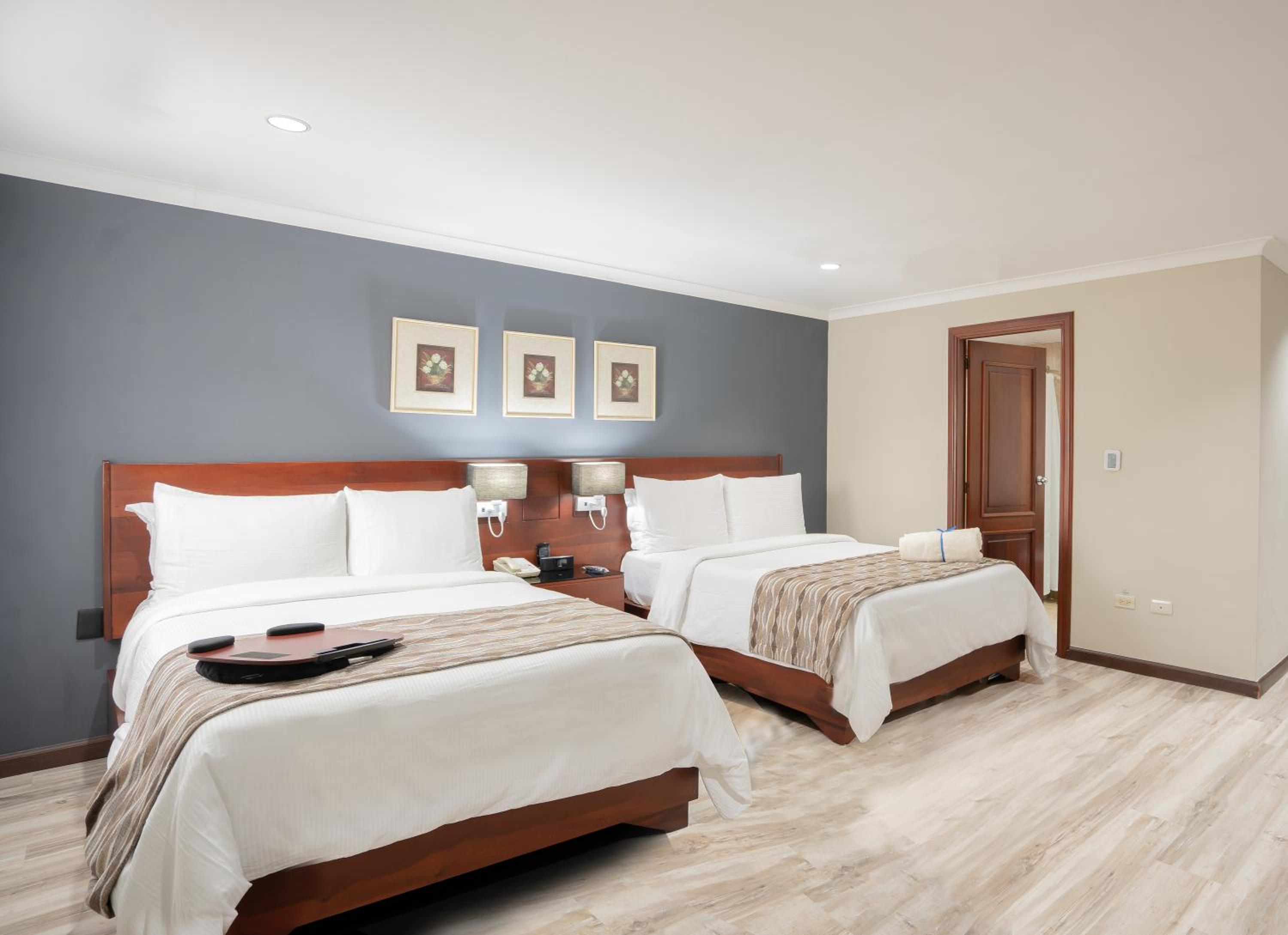 Superior 2 Queen Bed thumbnail 5