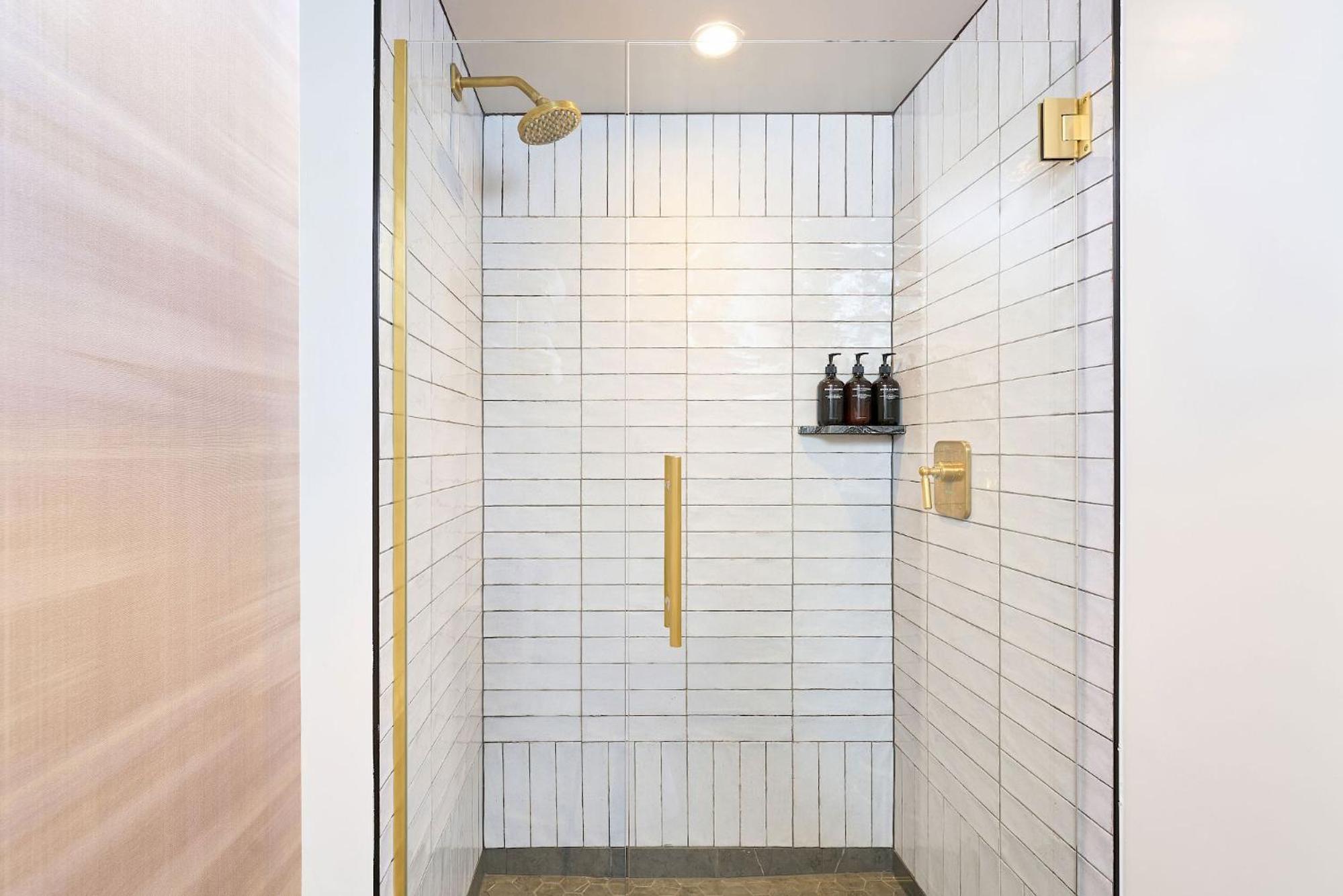 One Bedroom Suite (Non Smoking) photo 1