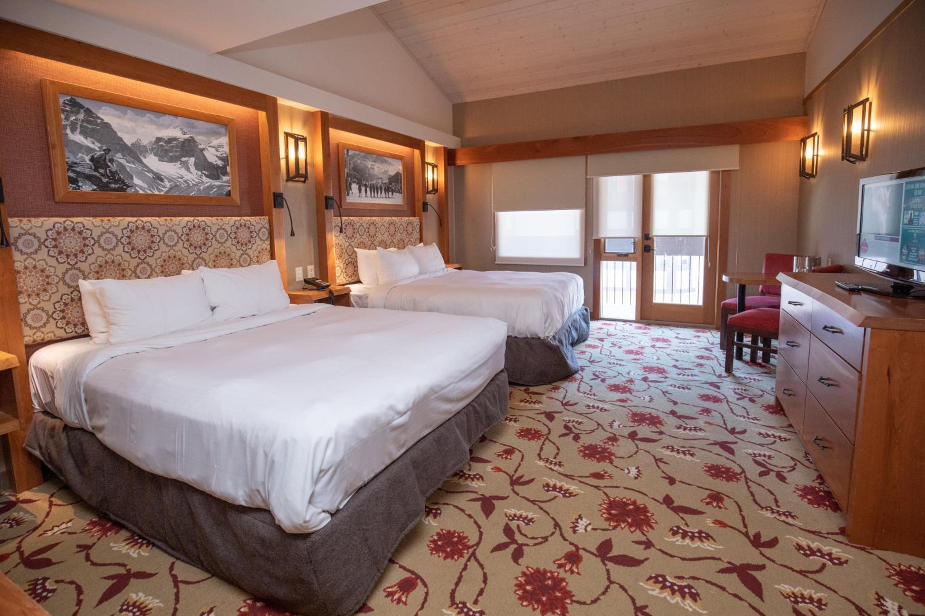 Superior Two Queen Room With Balcony - Photo 3