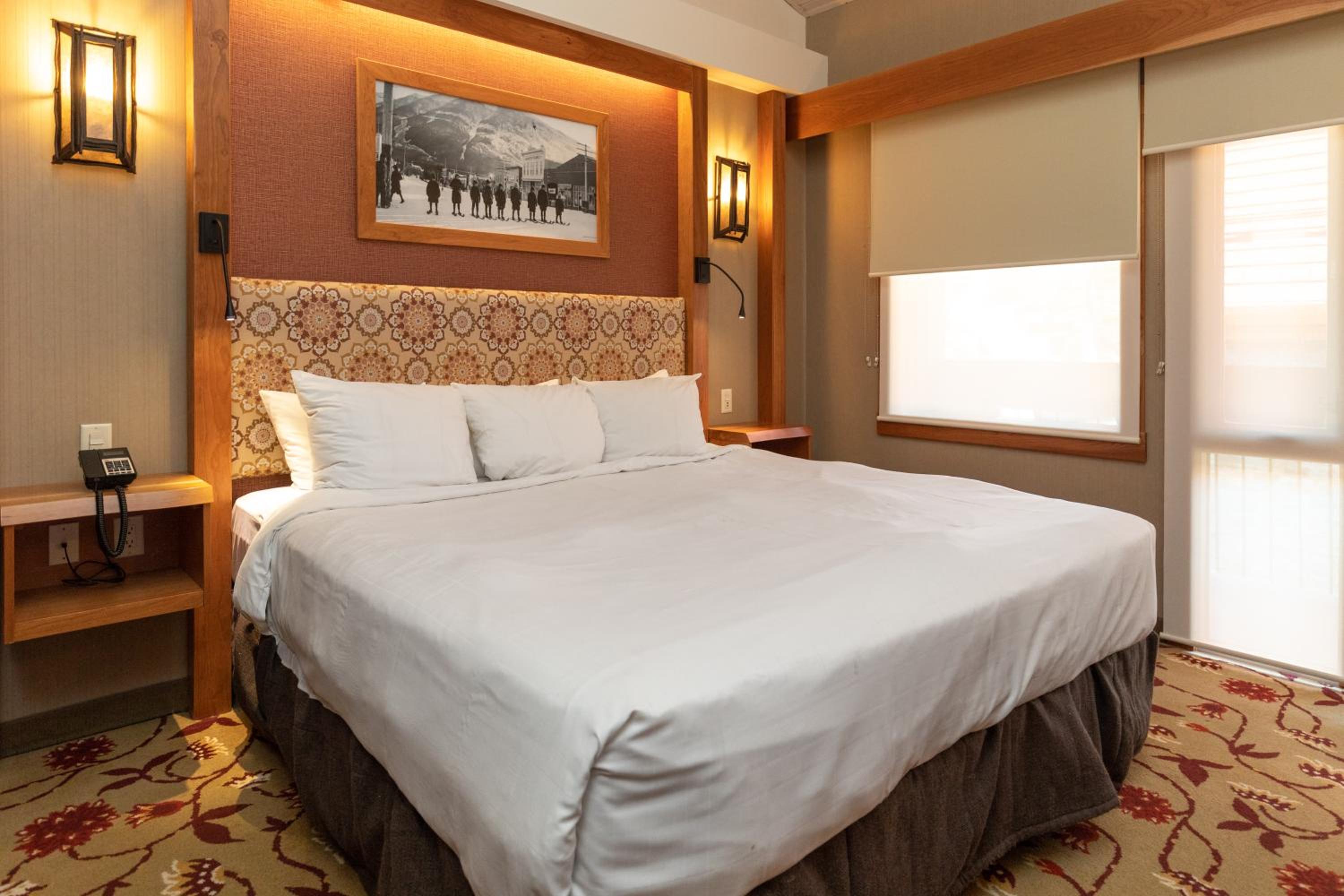 Superior King Room With Balcony - Photo 3
