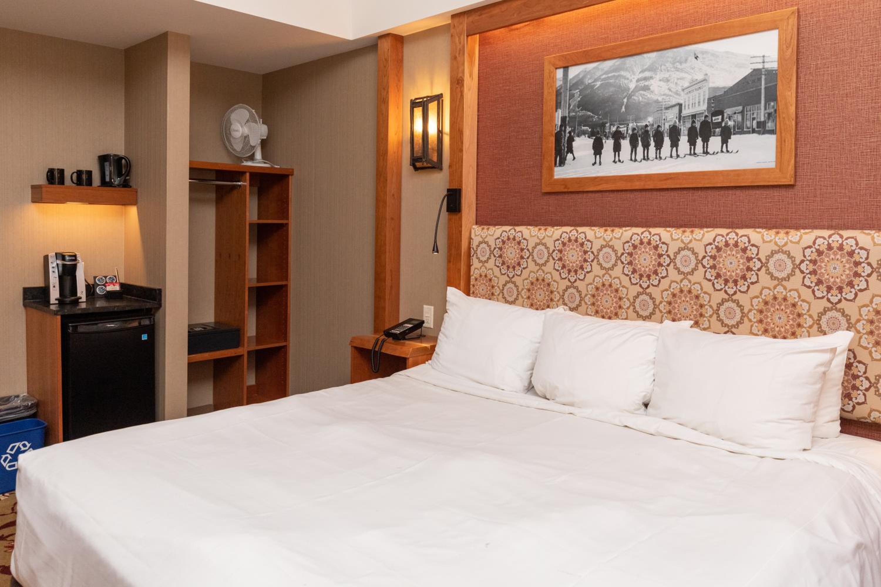 Superior King Room With Balcony - Photo 4