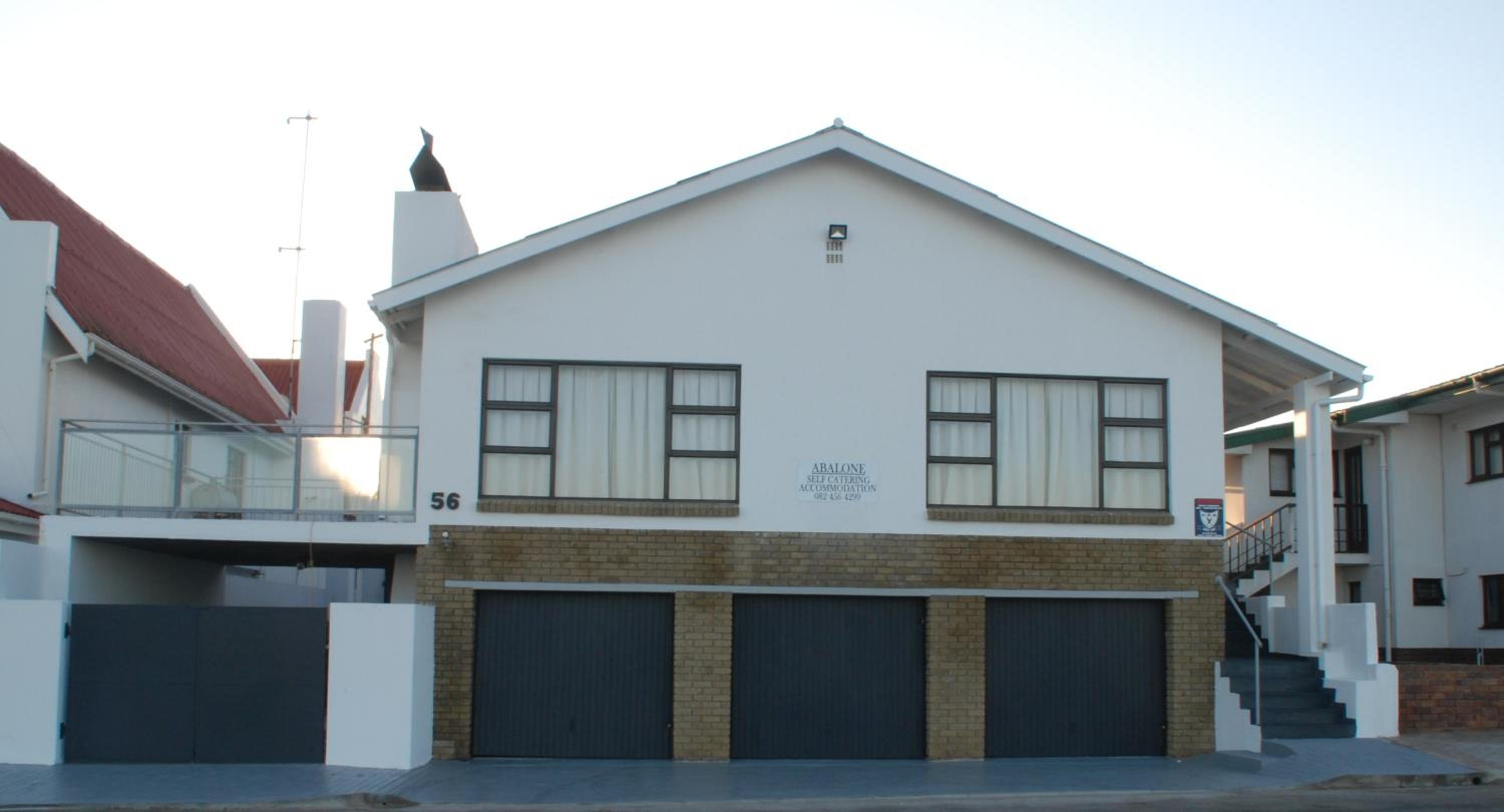 Three-Bedroom House photo 2