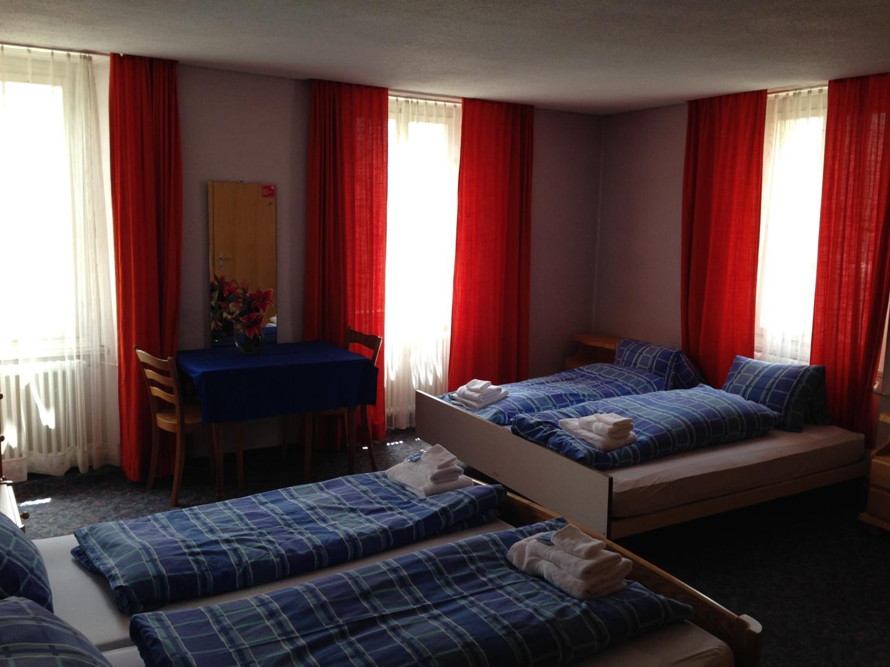 Quadruple Room with Bathroom - Photo 5