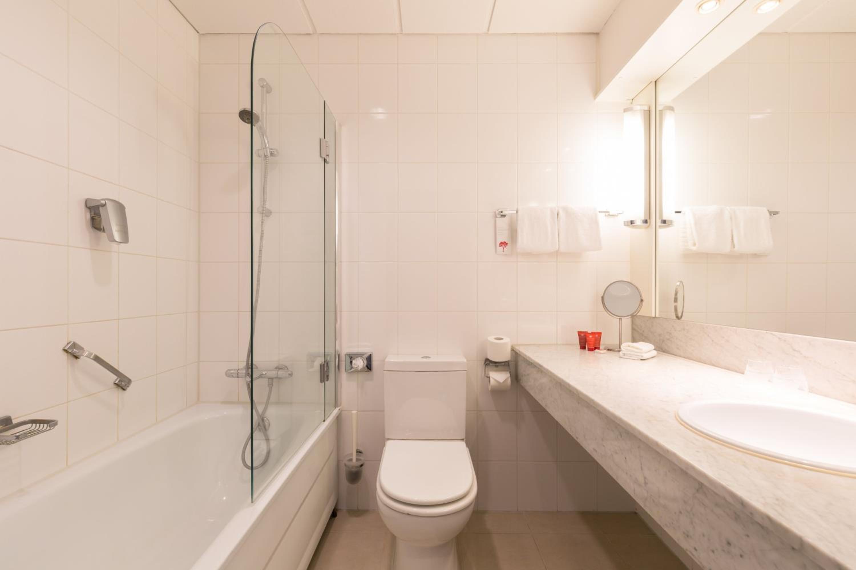 Comfort Room 1 Twin Bed