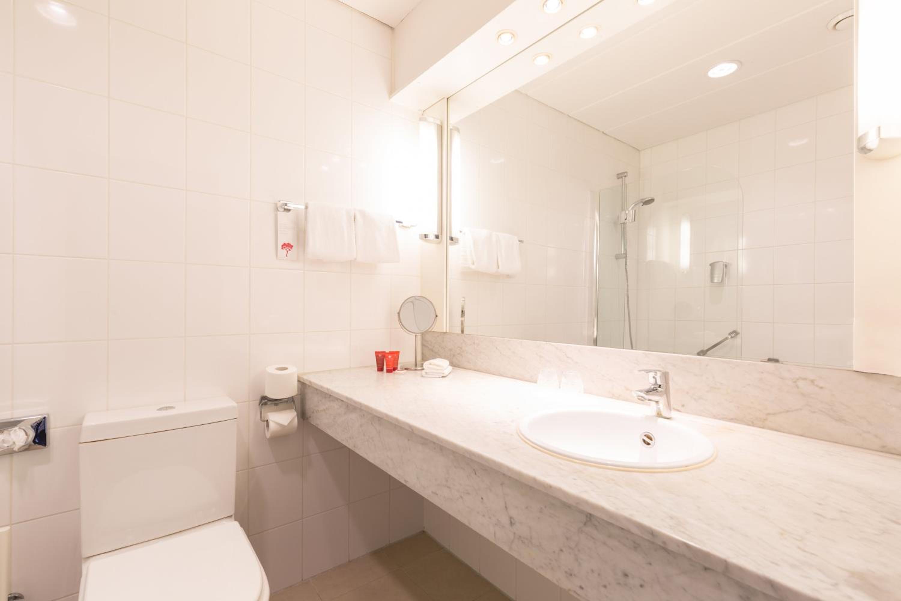 Comfort Room 1 Twin Bed