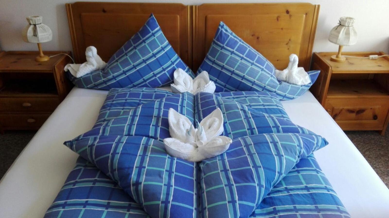 Double Room with Bathroom - Photo 3