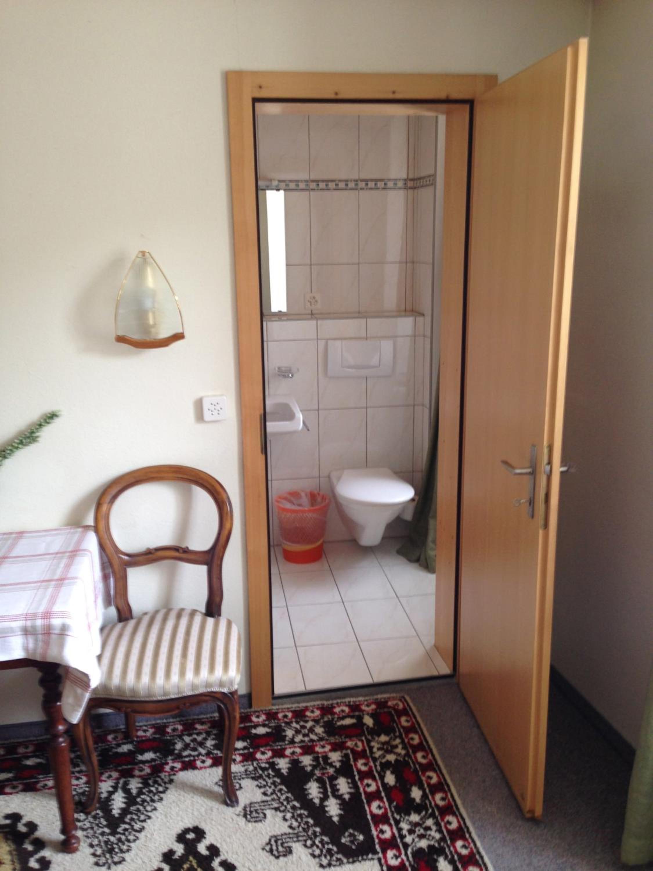 Double Room with Bathroom - Photo 2