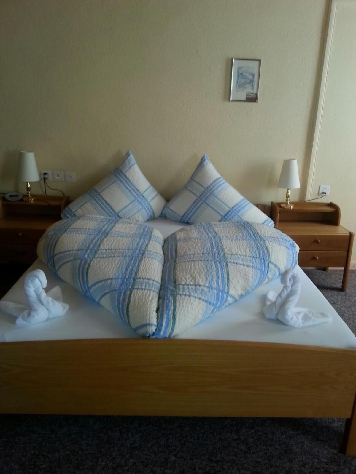 Double Room with Bathroom - Photo 4