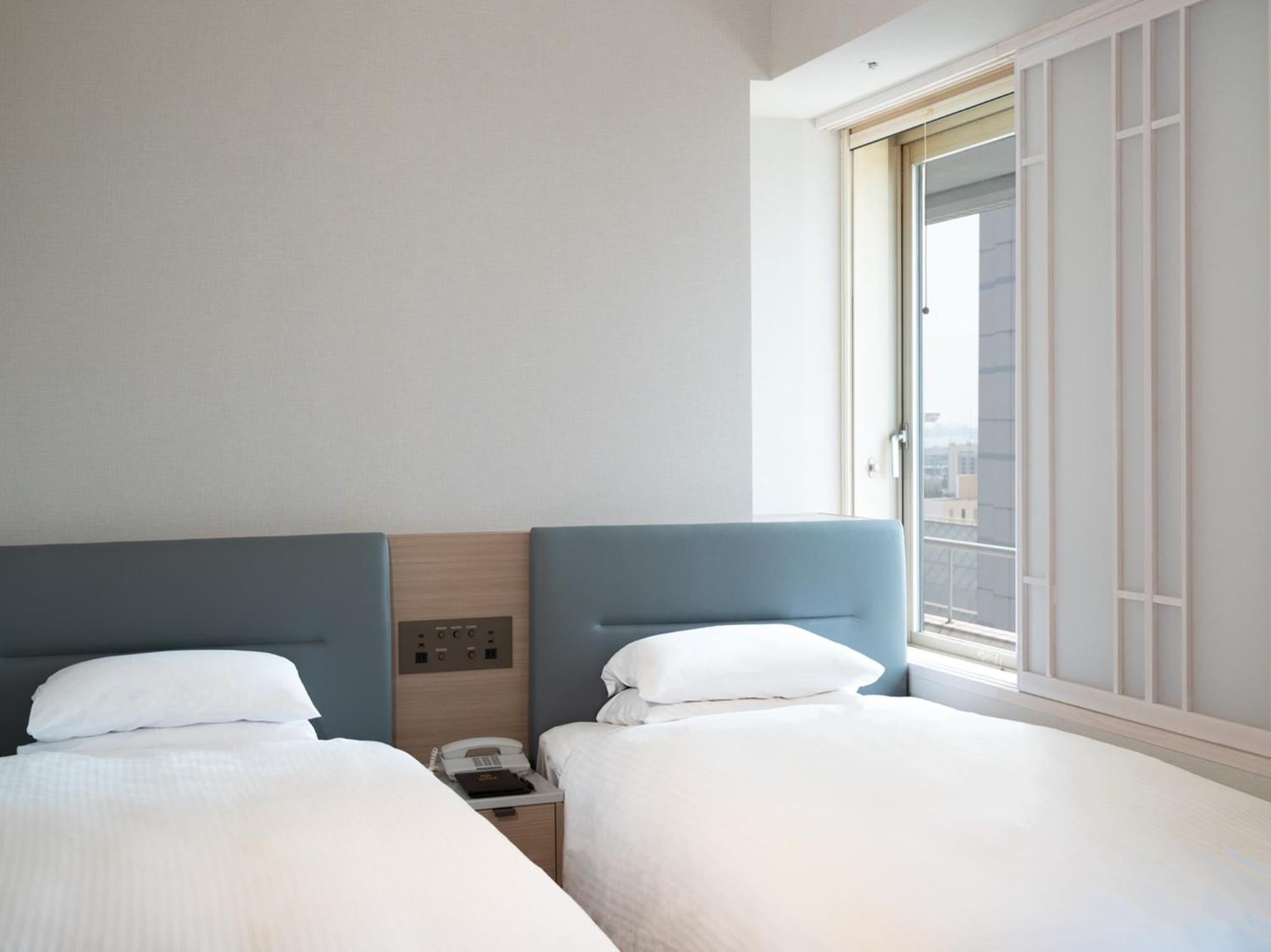 Club Twin Room with Concierge Lounge Access - Photo 1