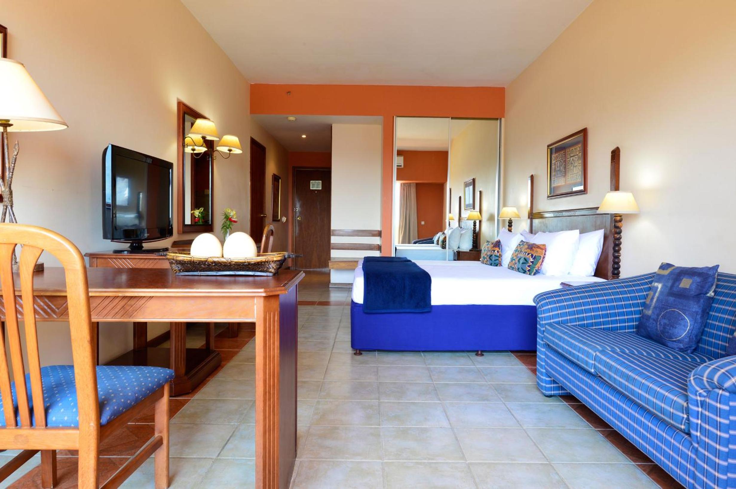 Executive Family Room - Photo 5