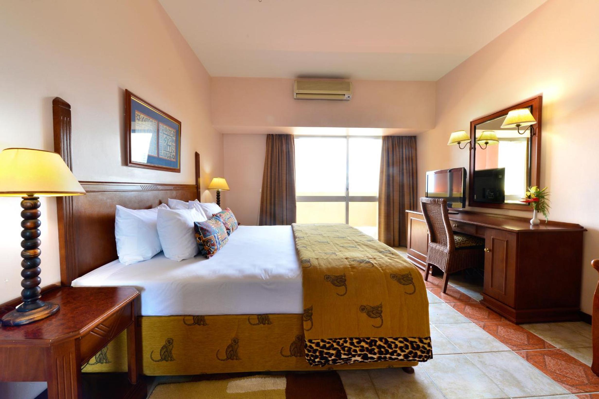 Executive Suite - Photo 1
