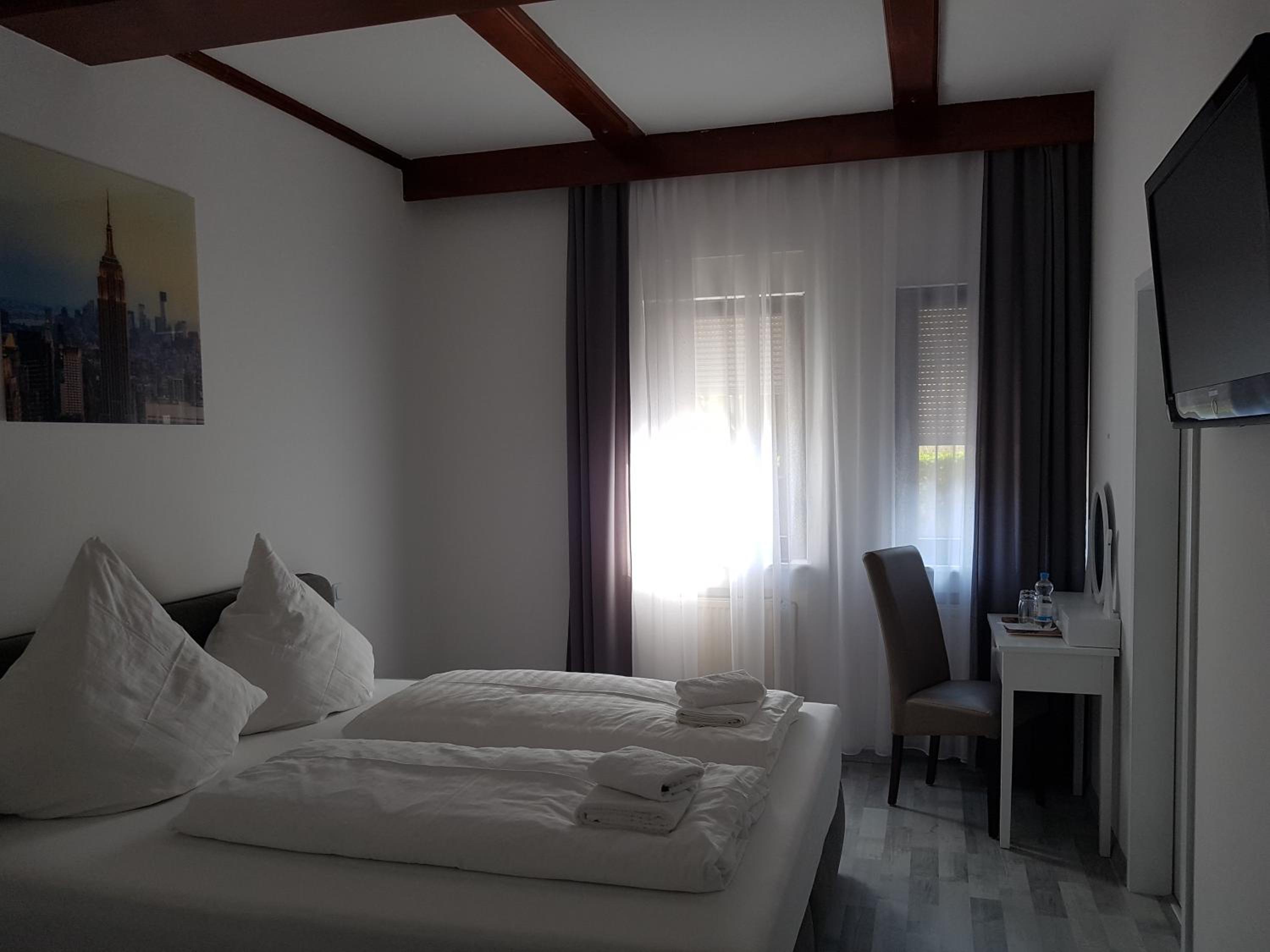 Double Room with Shower - Photo 1