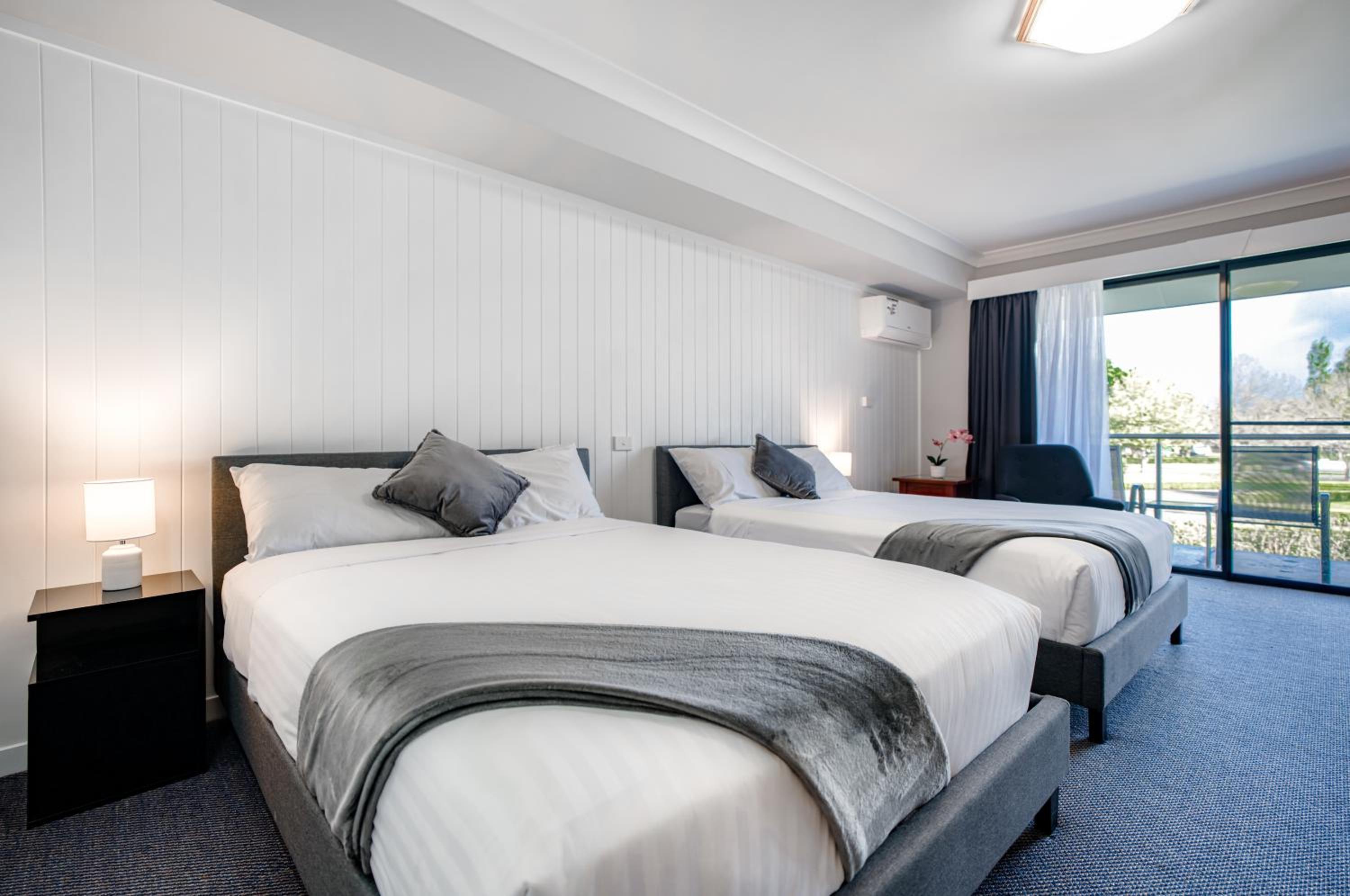 Deluxe Twin Room photo 3
