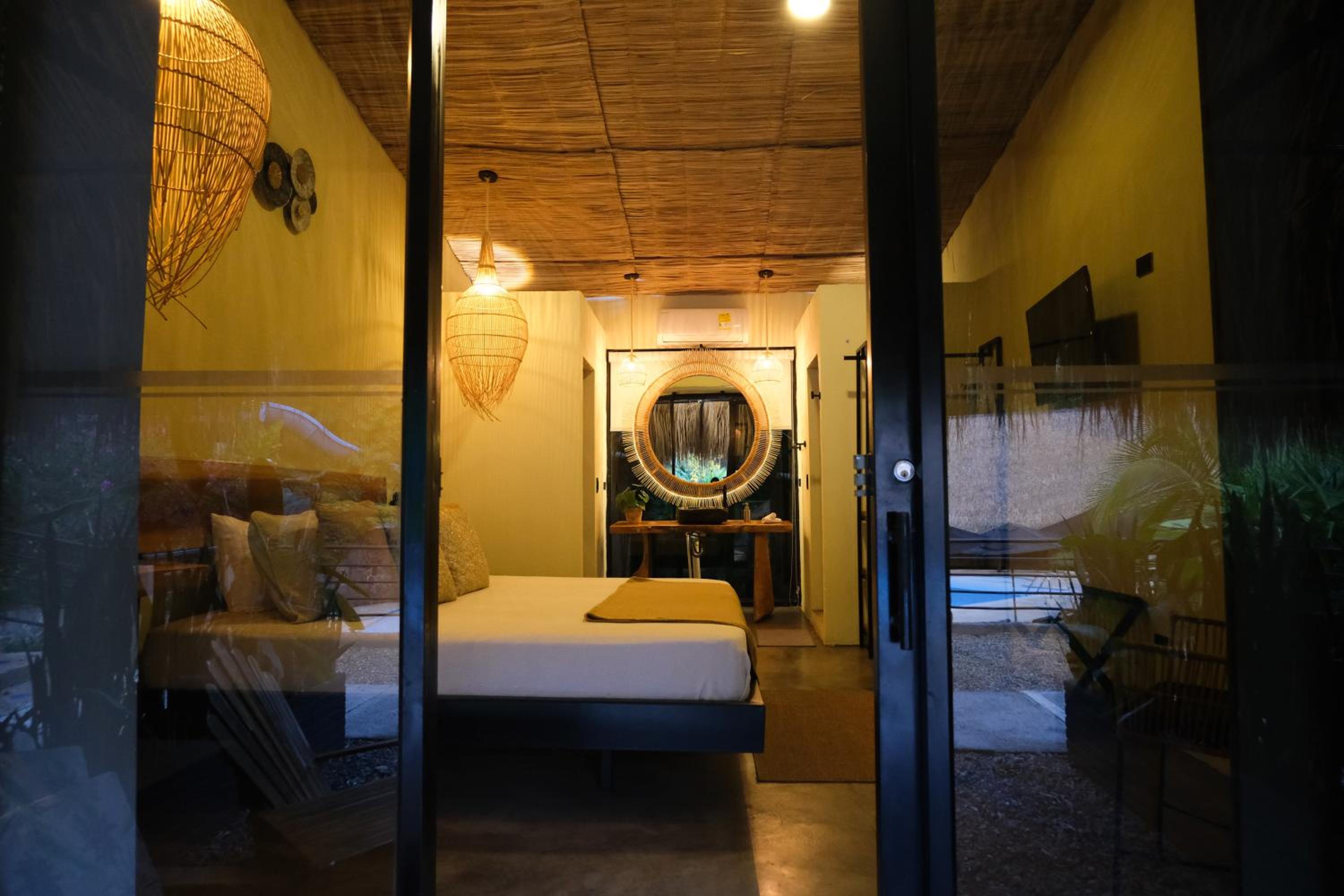 Deluxe King Suite