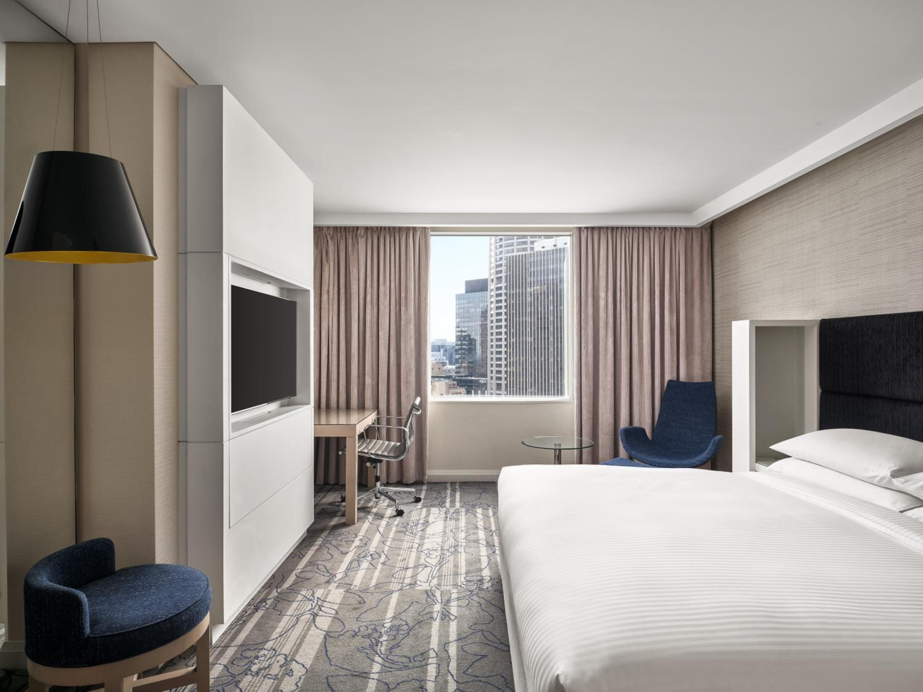 One-bedroom King Suite with Club Lounge Access with Cityscape View