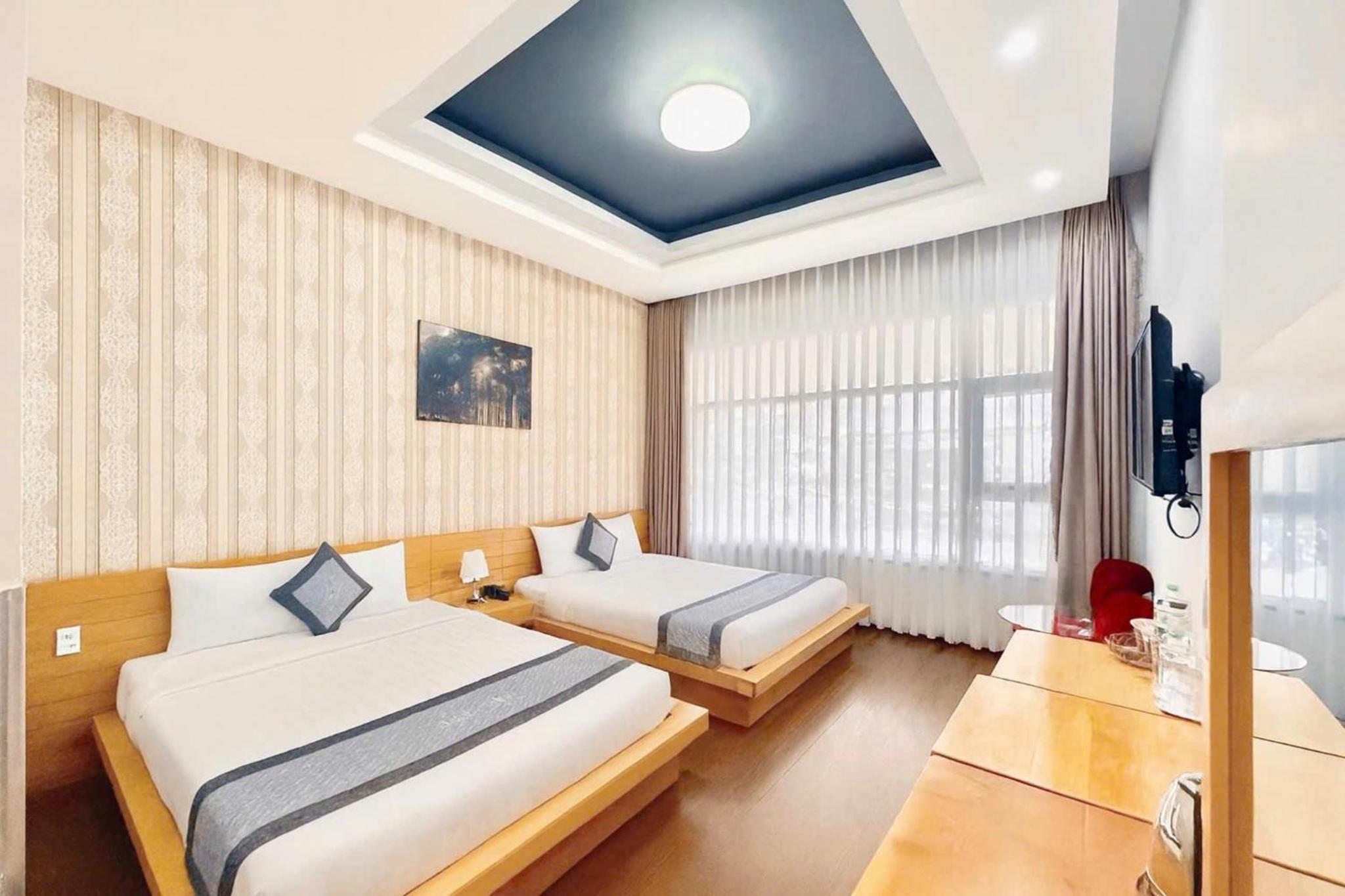 Queen Room with Two Queen Beds photo 3