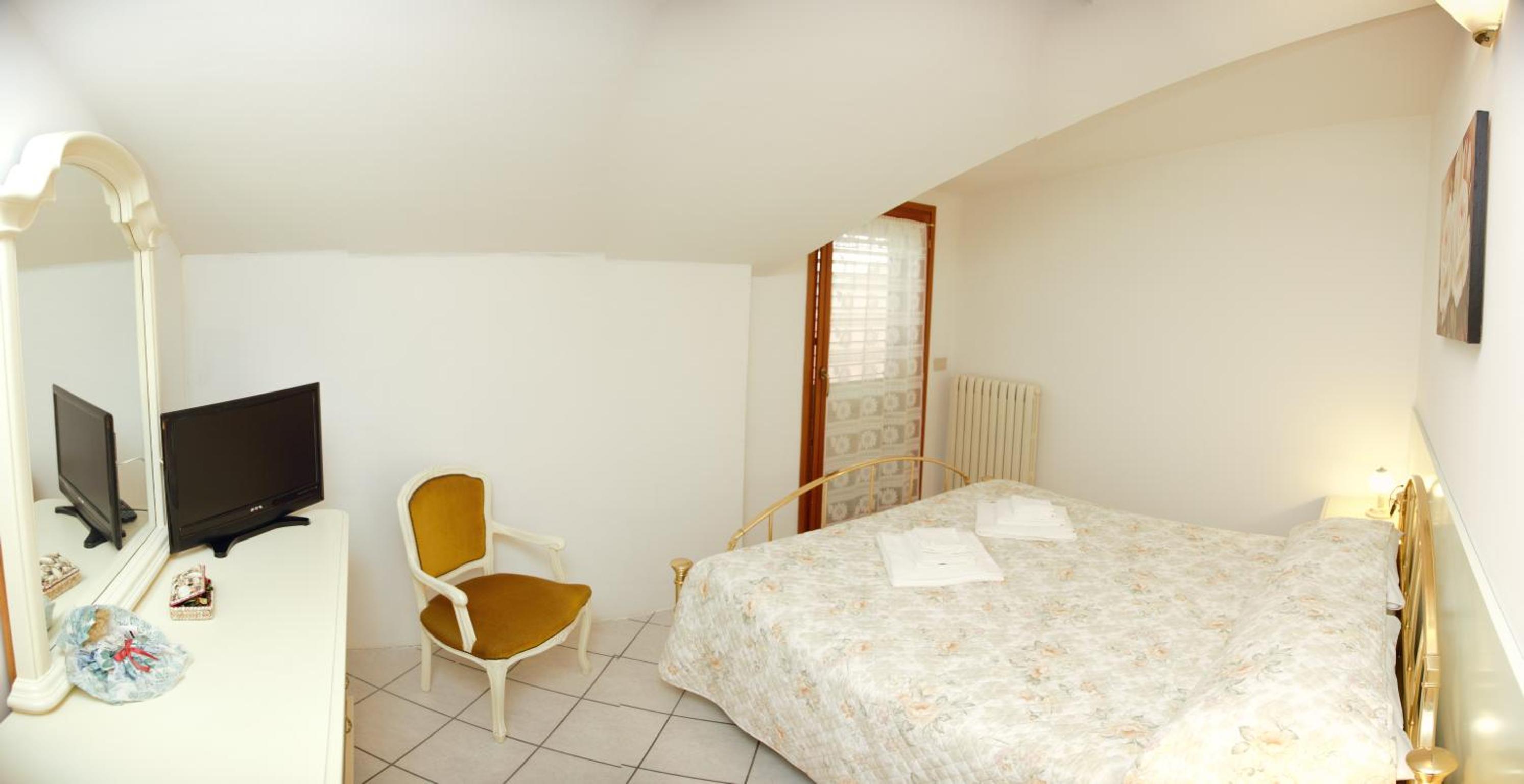 Deluxe Room - Photo 2