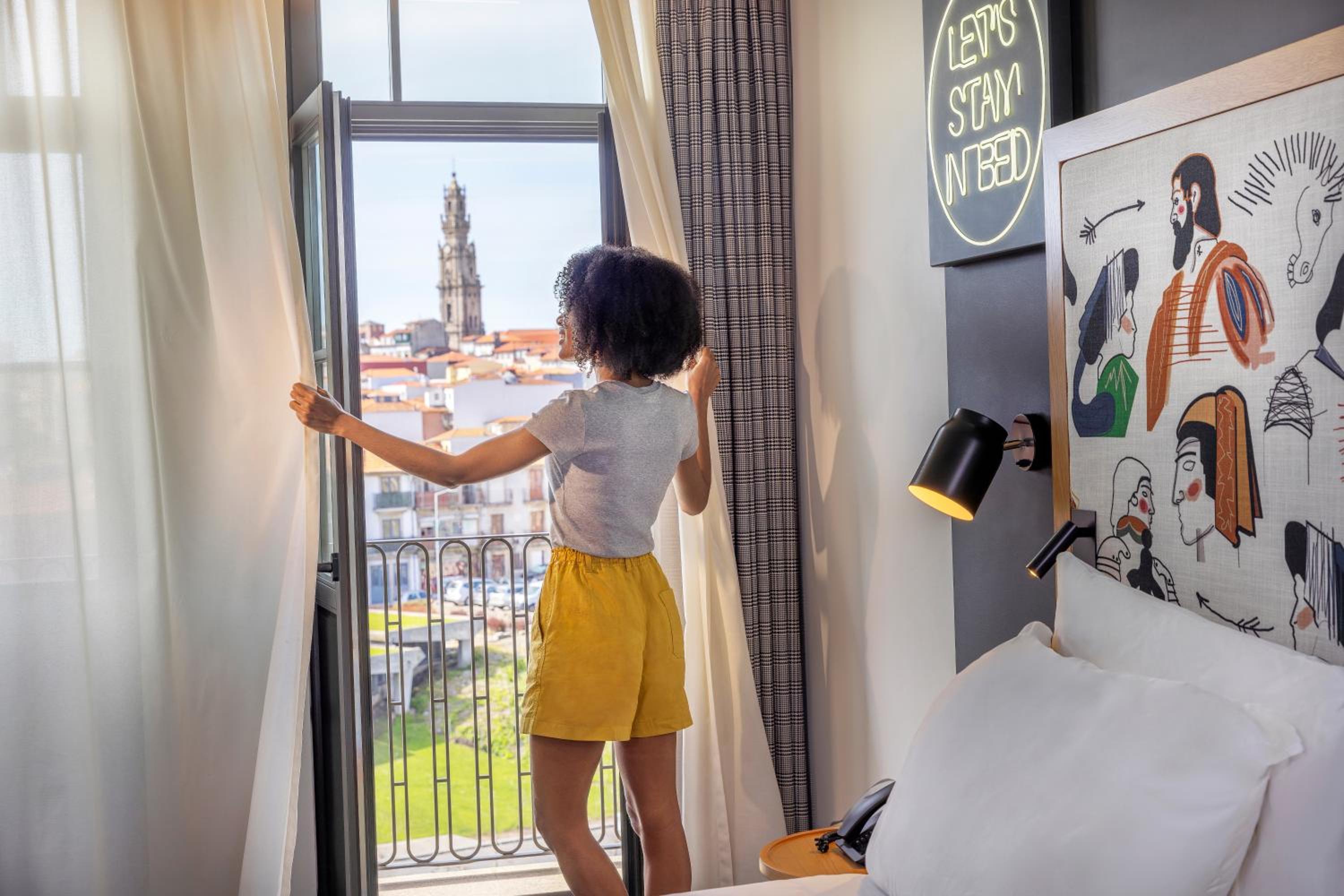 Superior Queen Room with City View