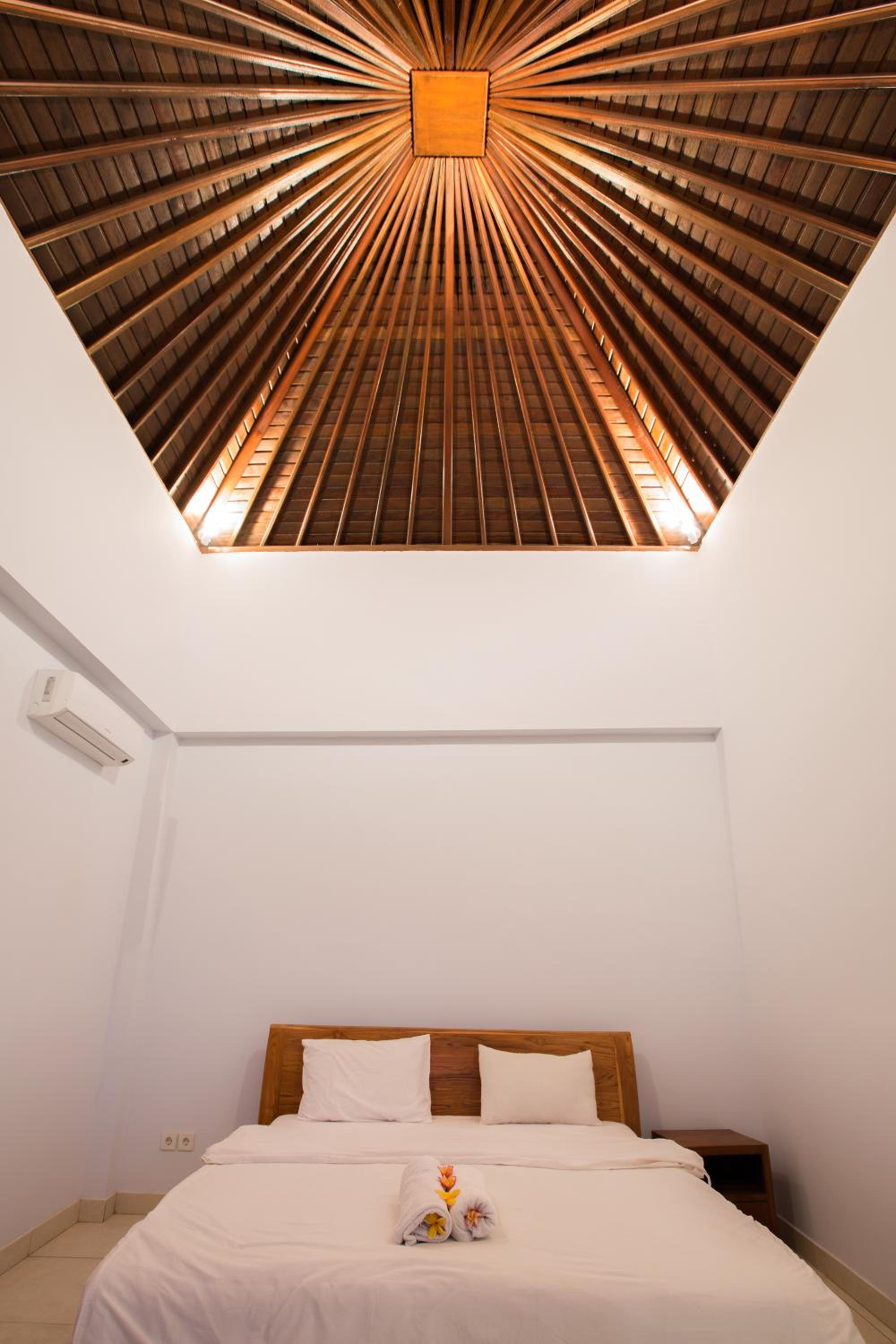 Deluxe Double Room with Balcony - Photo 4