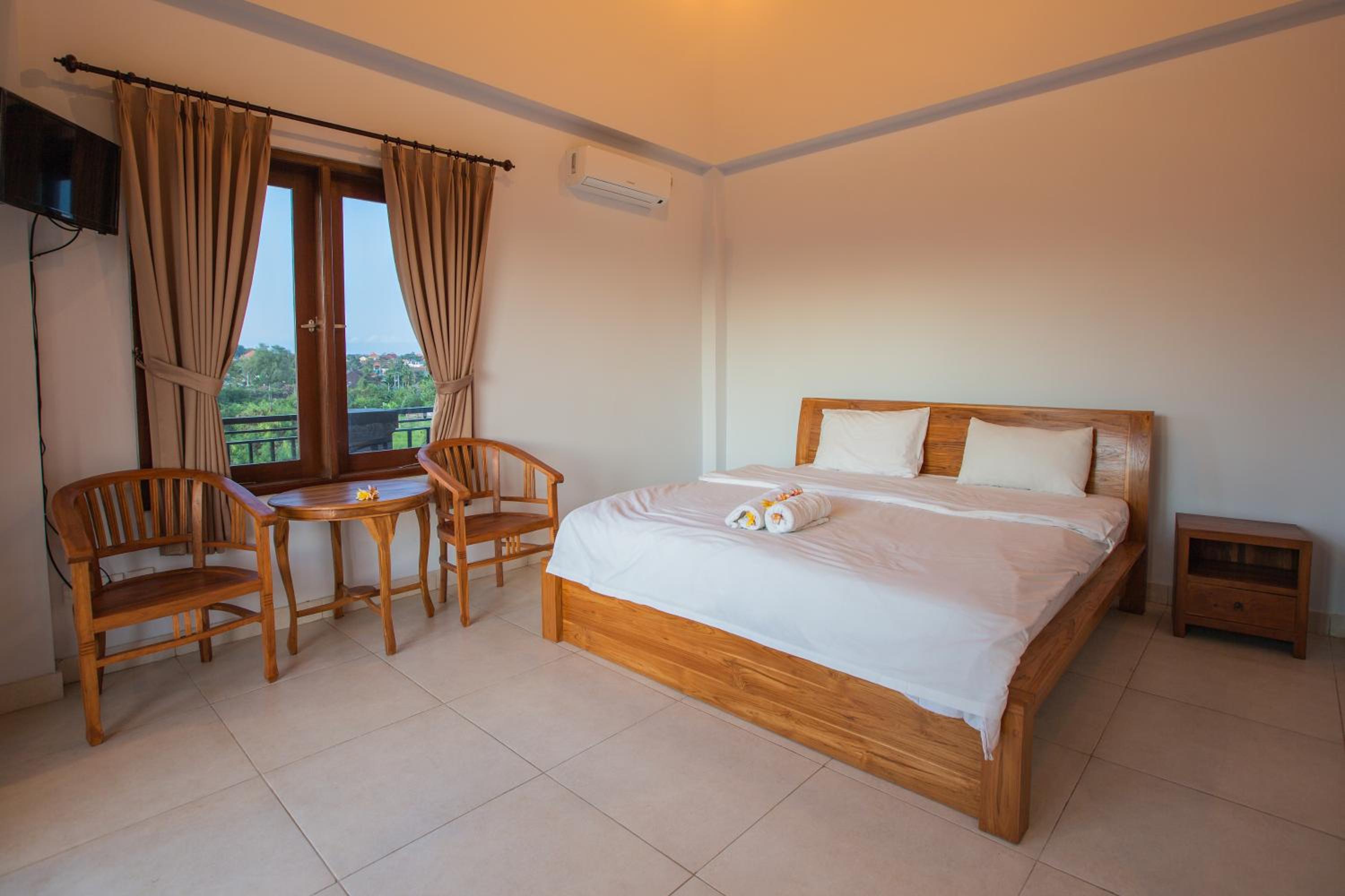 Deluxe Double Room with Balcony - Photo 3